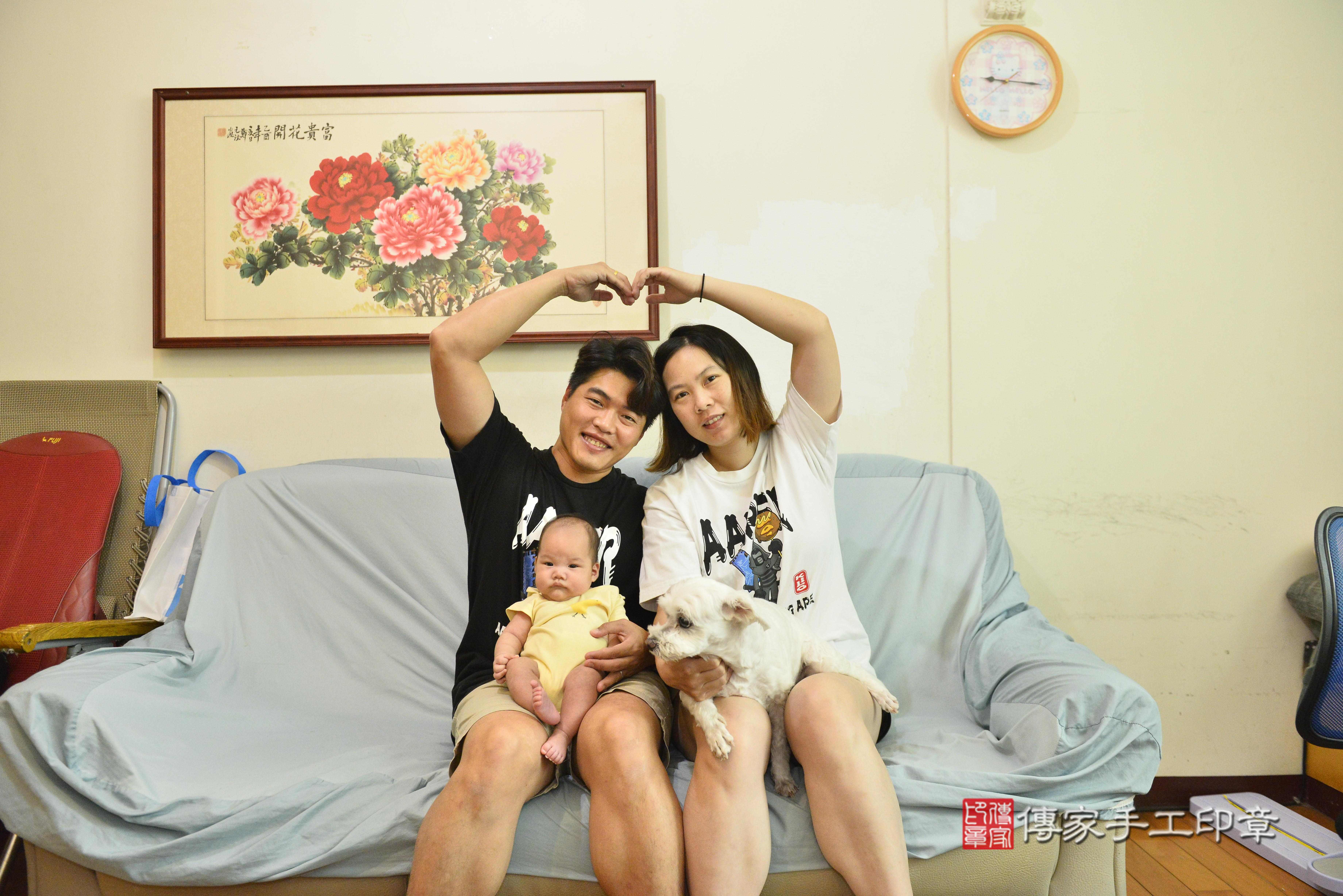 傳家手工印章高雄店、抓周、度脺、中國風會場、傳家嬰兒古禮、吉祥話、抓周道具物品24種、拍照。抓周證書。寶寶抓周、滿周歲、生日快樂、祝福