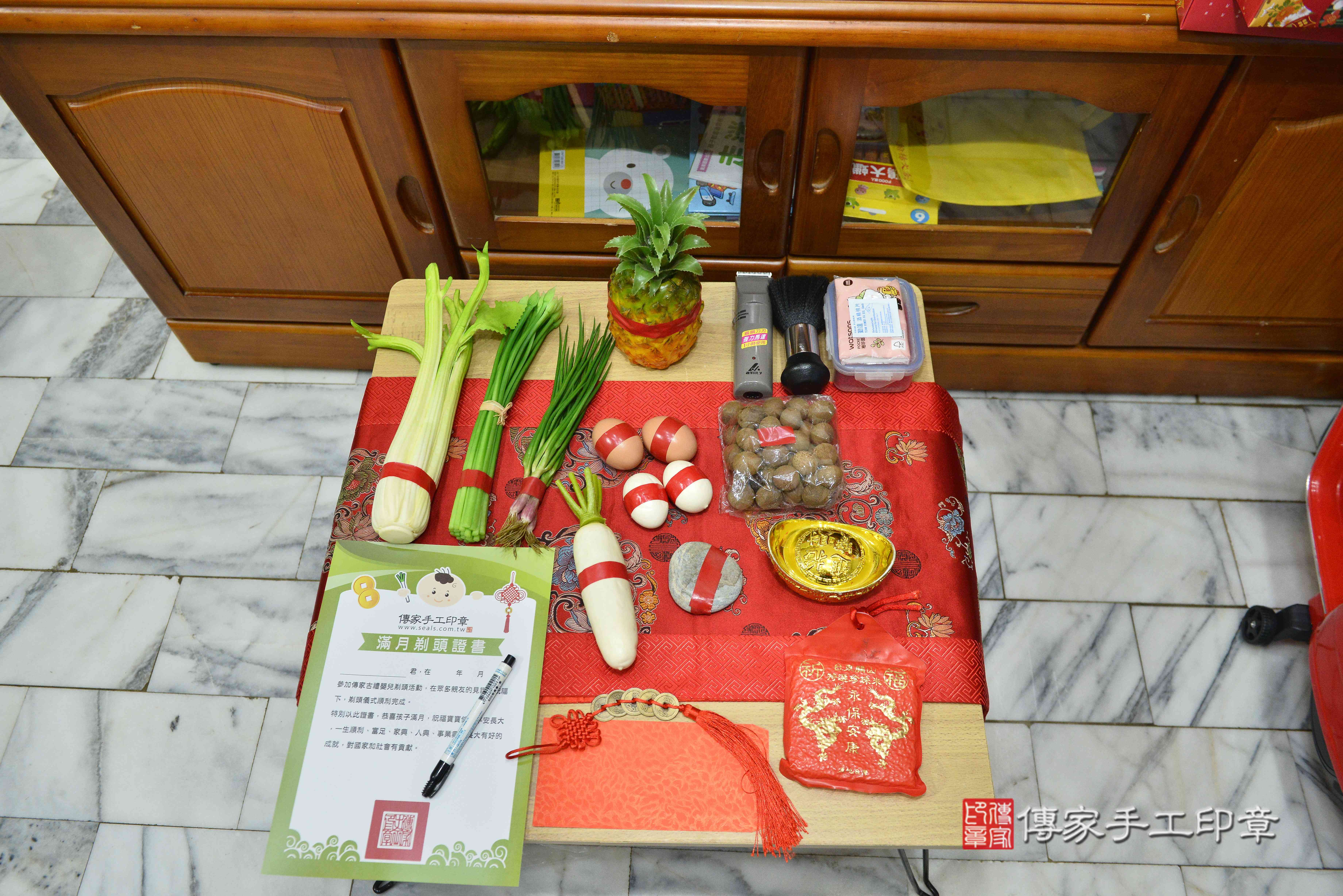 傳家手工印章高雄店、抓周、度脺、中國風會場、傳家嬰兒古禮、吉祥話、抓周道具物品24種、拍照。抓周證書。寶寶抓周、滿周歲、生日快樂、祝福