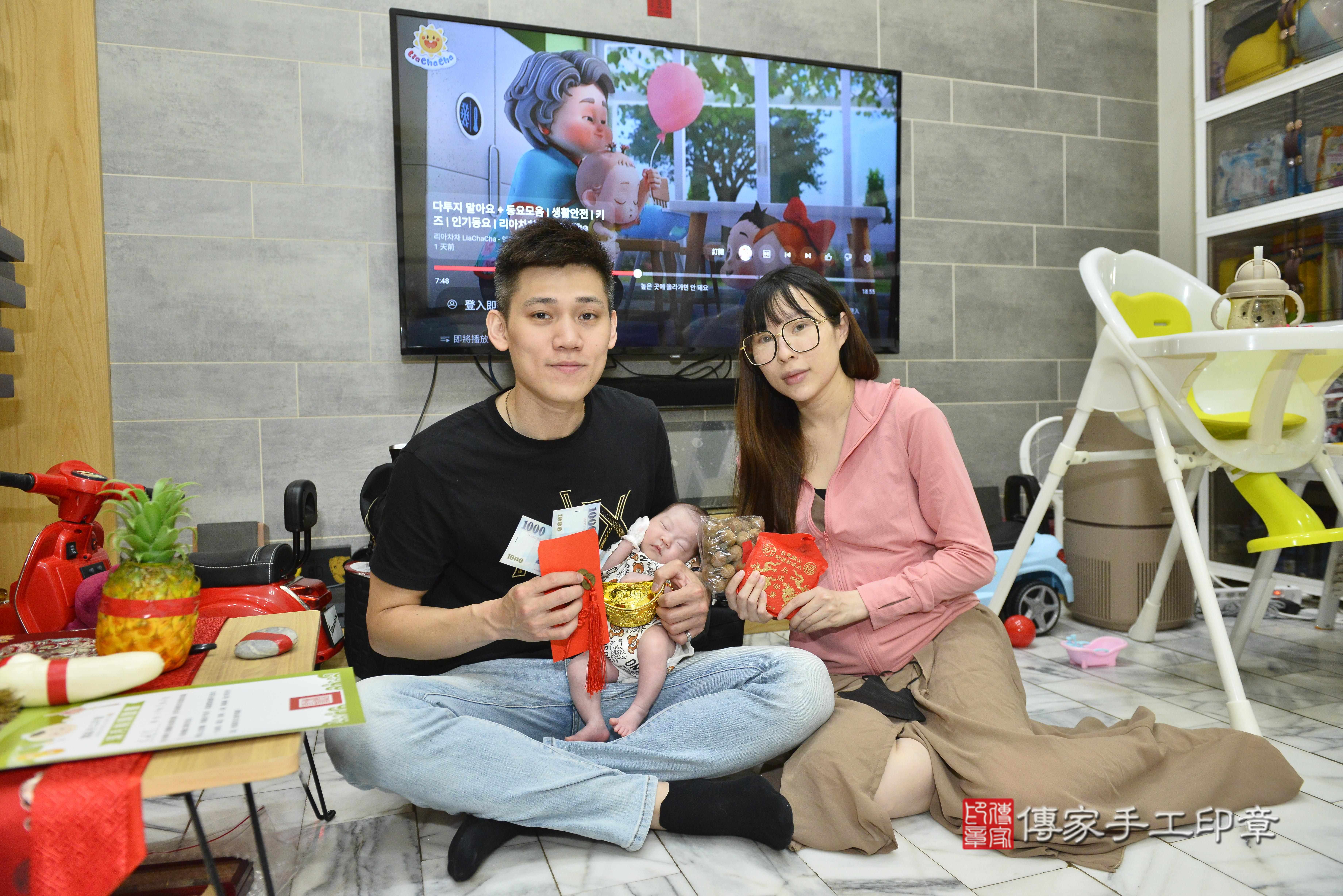 傳家手工印章高雄店、抓周、度脺、中國風會場、傳家嬰兒古禮、吉祥話、抓周道具物品24種、拍照。抓周證書。寶寶抓周、滿周歲、生日快樂、祝福