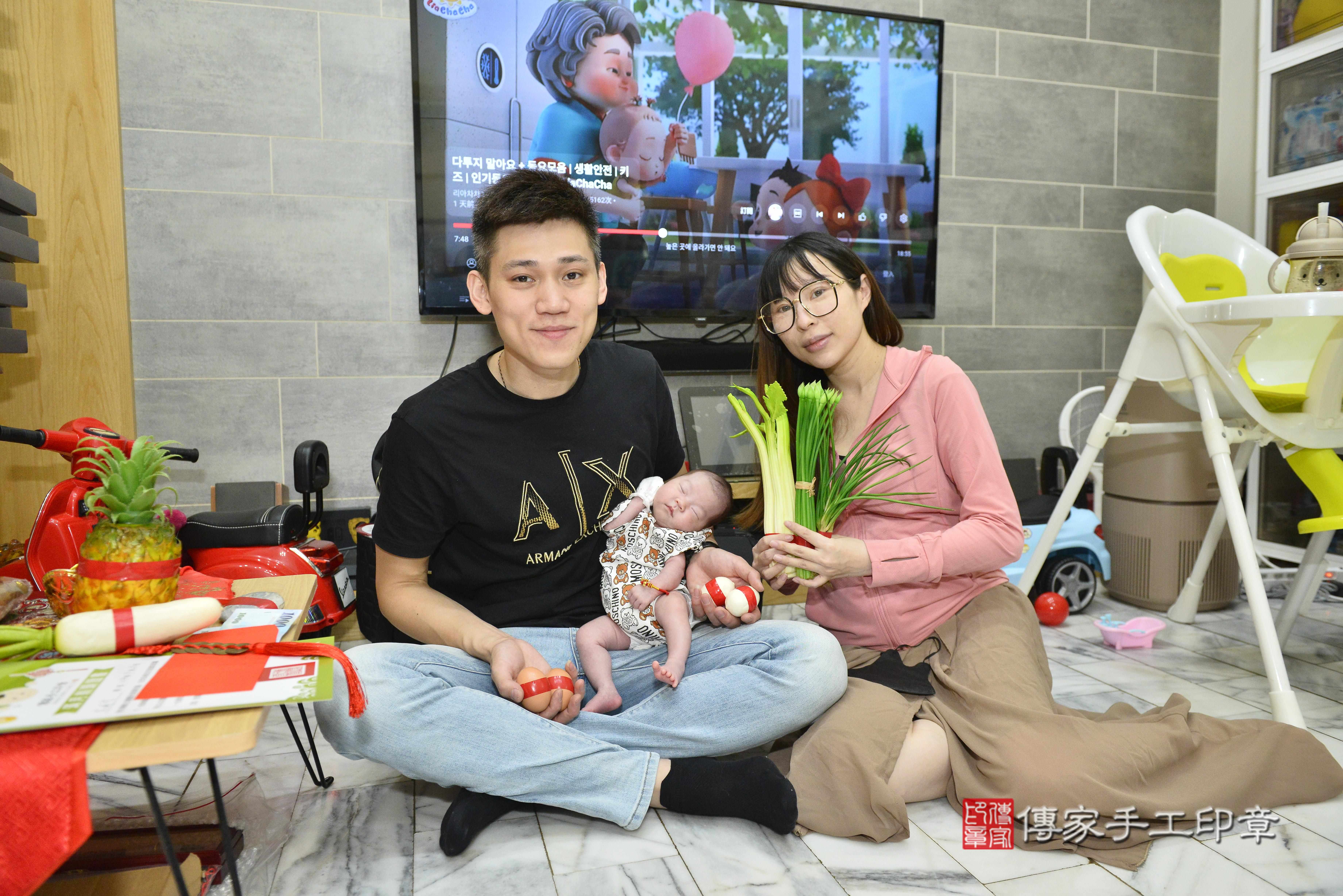 傳家手工印章高雄店、抓周、度脺、中國風會場、傳家嬰兒古禮、吉祥話、抓周道具物品24種、拍照。抓周證書。寶寶抓周、滿周歲、生日快樂、祝福