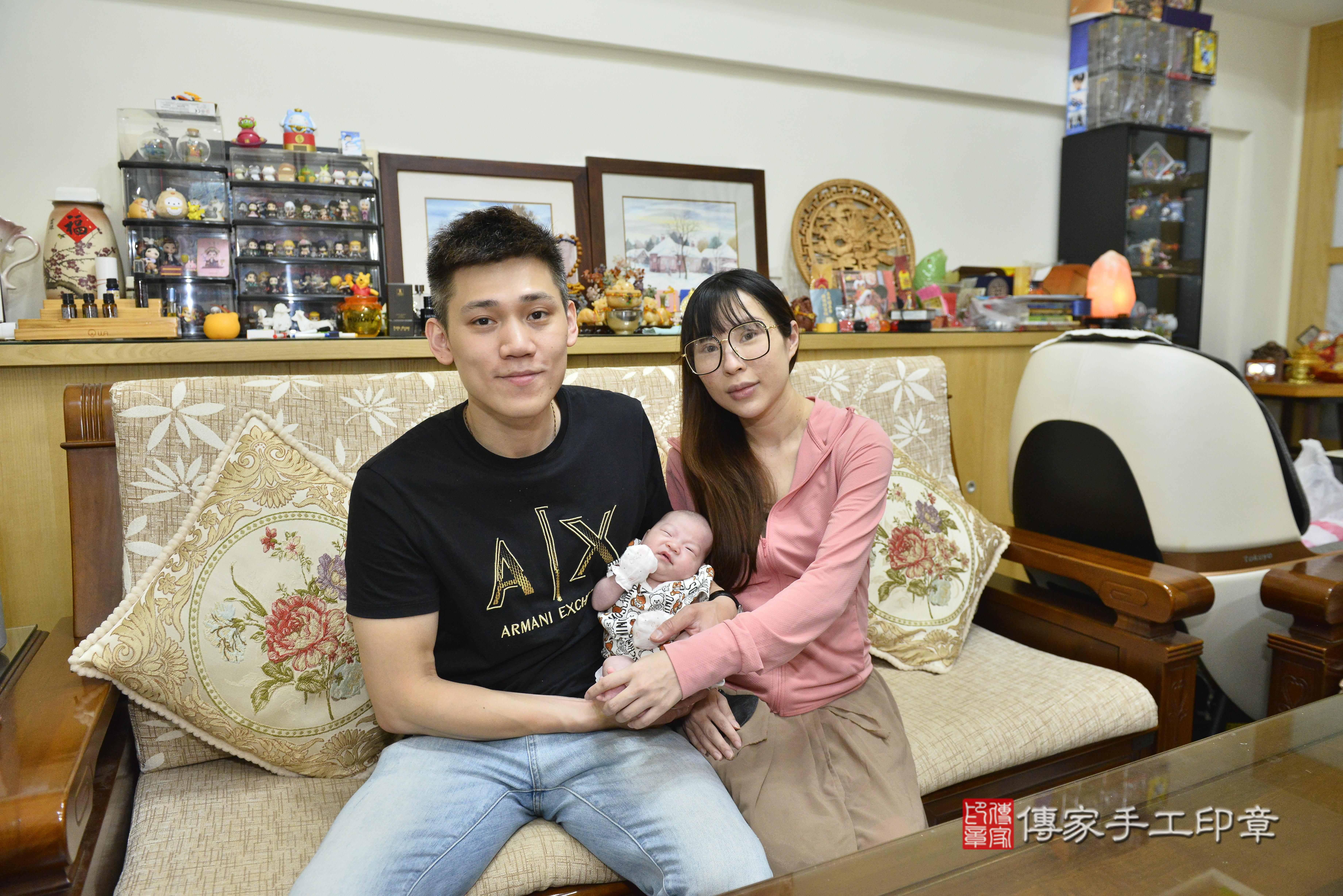 傳家手工印章高雄店、抓周、度脺、中國風會場、傳家嬰兒古禮、吉祥話、抓周道具物品24種、拍照。抓周證書。寶寶抓周、滿周歲、生日快樂、祝福