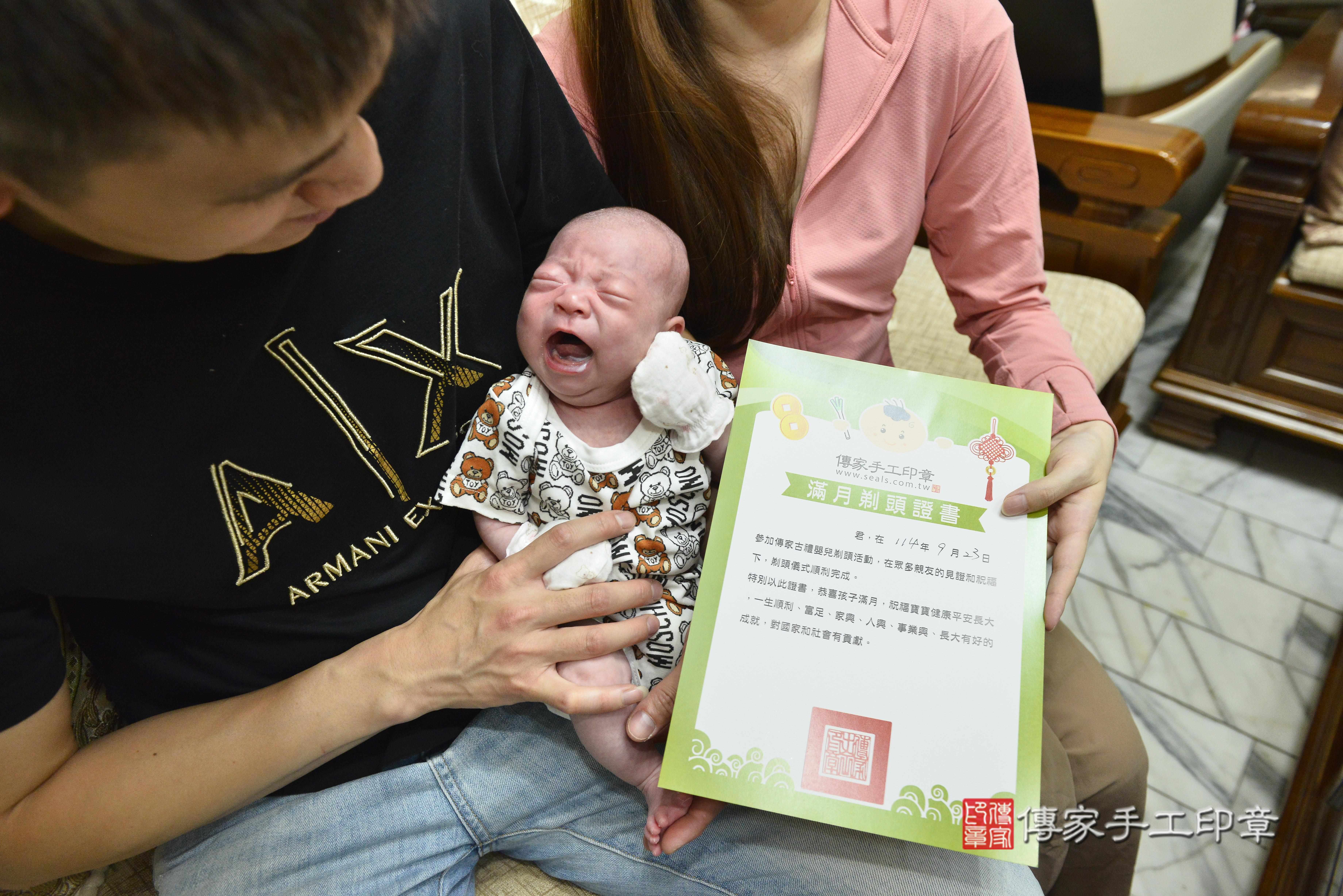 傳家手工印章高雄店、抓周、度脺、中國風會場、傳家嬰兒古禮、吉祥話、抓周道具物品24種、拍照。抓周證書。寶寶抓周、滿周歲、生日快樂、祝福