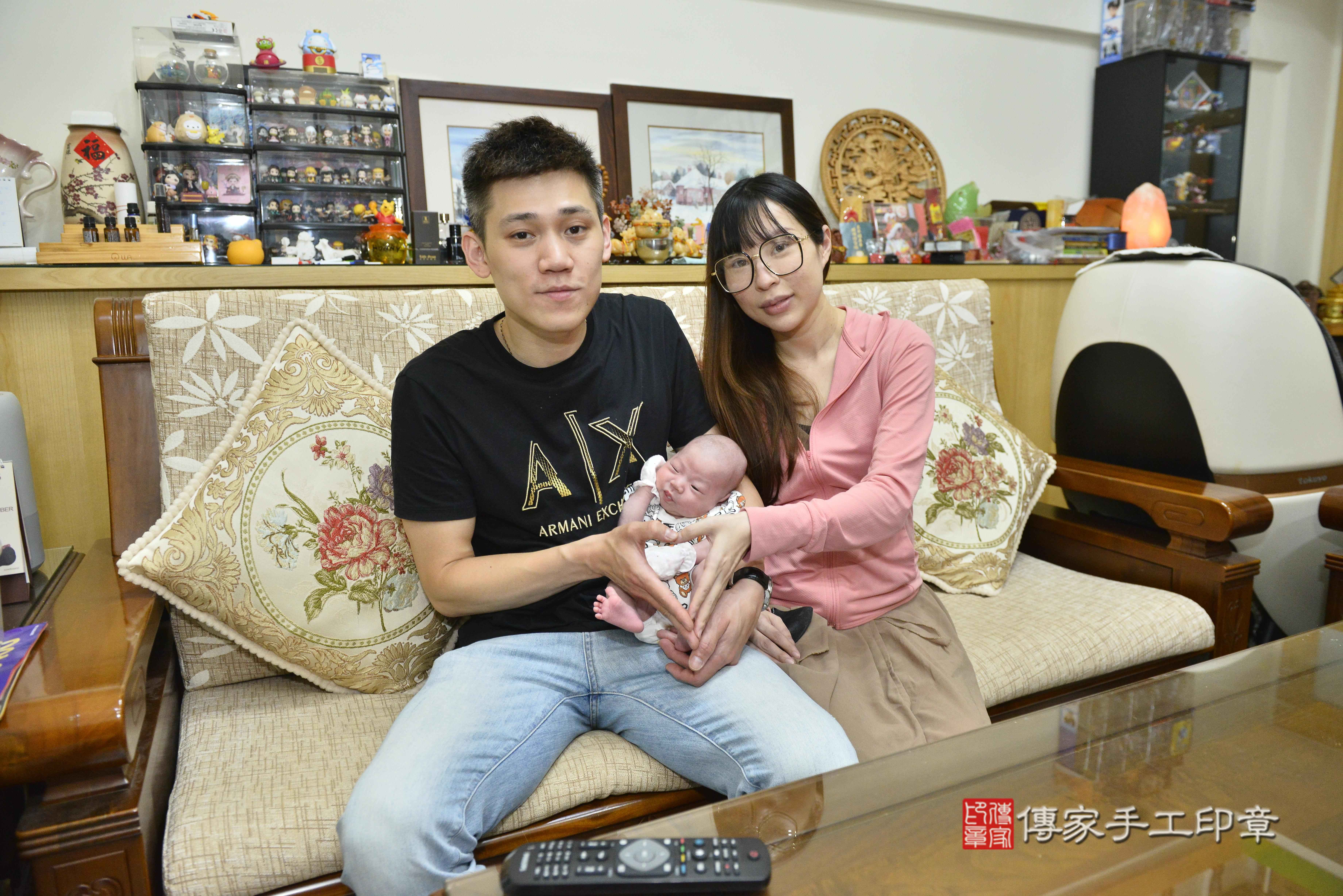 傳家手工印章高雄店、抓周、度脺、中國風會場、傳家嬰兒古禮、吉祥話、抓周道具物品24種、拍照。抓周證書。寶寶抓周、滿周歲、生日快樂、祝福