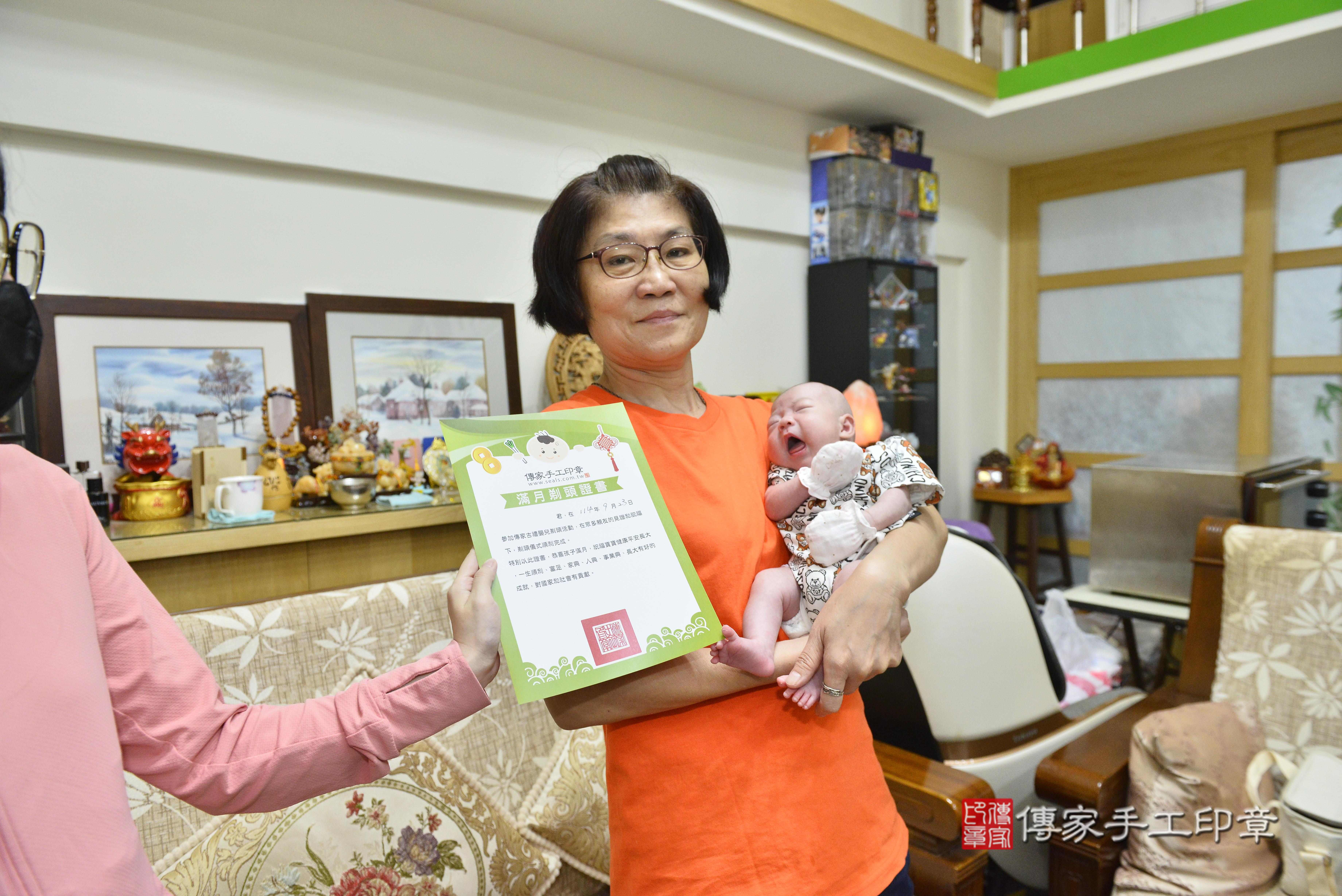 傳家手工印章高雄店、抓周、度脺、中國風會場、傳家嬰兒古禮、吉祥話、抓周道具物品24種、拍照。抓周證書。寶寶抓周、滿周歲、生日快樂、祝福