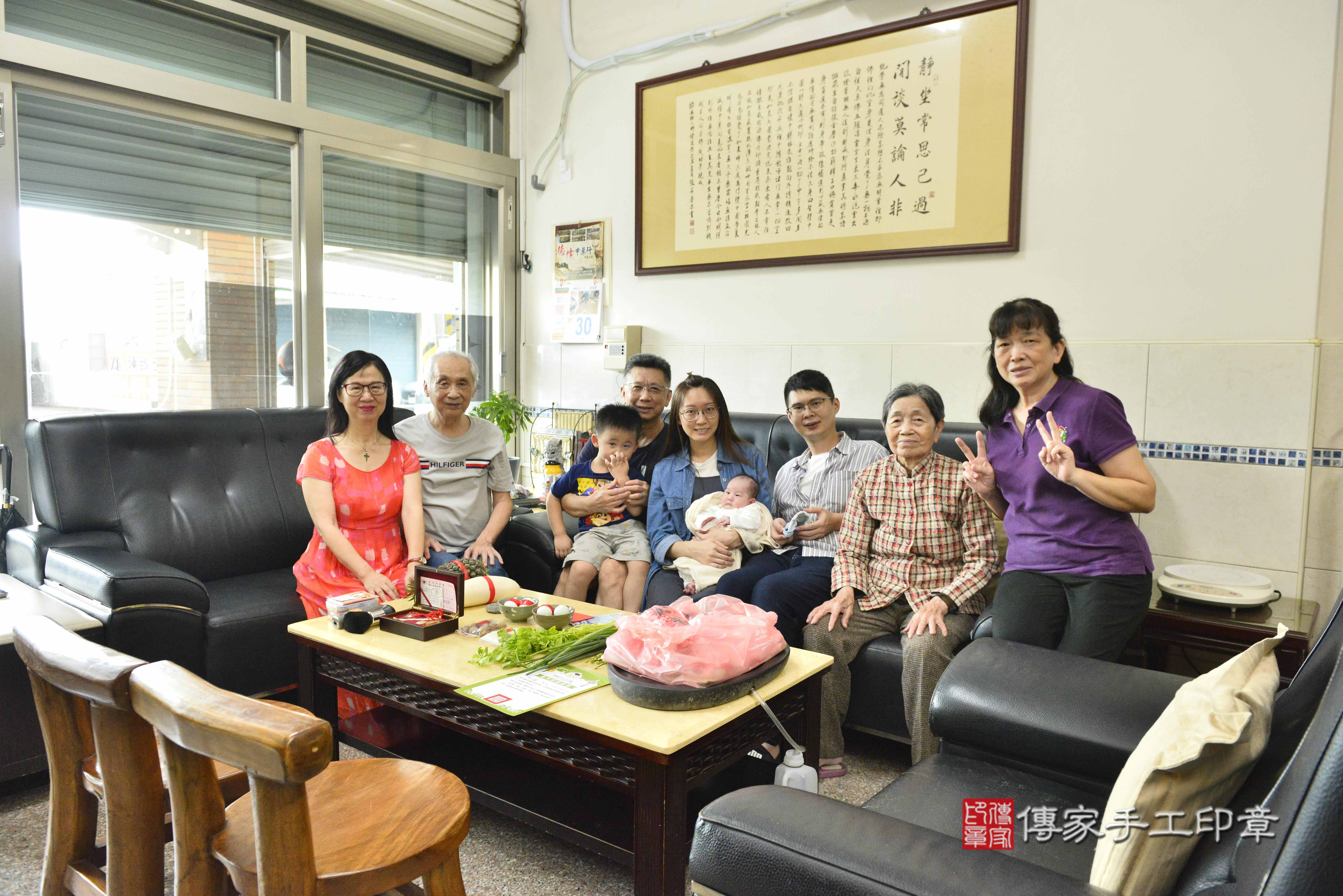 傳家手工印章高雄店、抓周、度脺、中國風會場、傳家嬰兒古禮、吉祥話、抓周道具物品24種、拍照。抓周證書。寶寶抓周、滿周歲、生日快樂、祝福 傳家手工印章高雄店、抓周、度脺、中國風會場、傳家嬰兒古禮、吉祥話、抓周道具物品24種、拍照。抓周證書。寶寶抓周、滿周歲、生日快樂、祝福