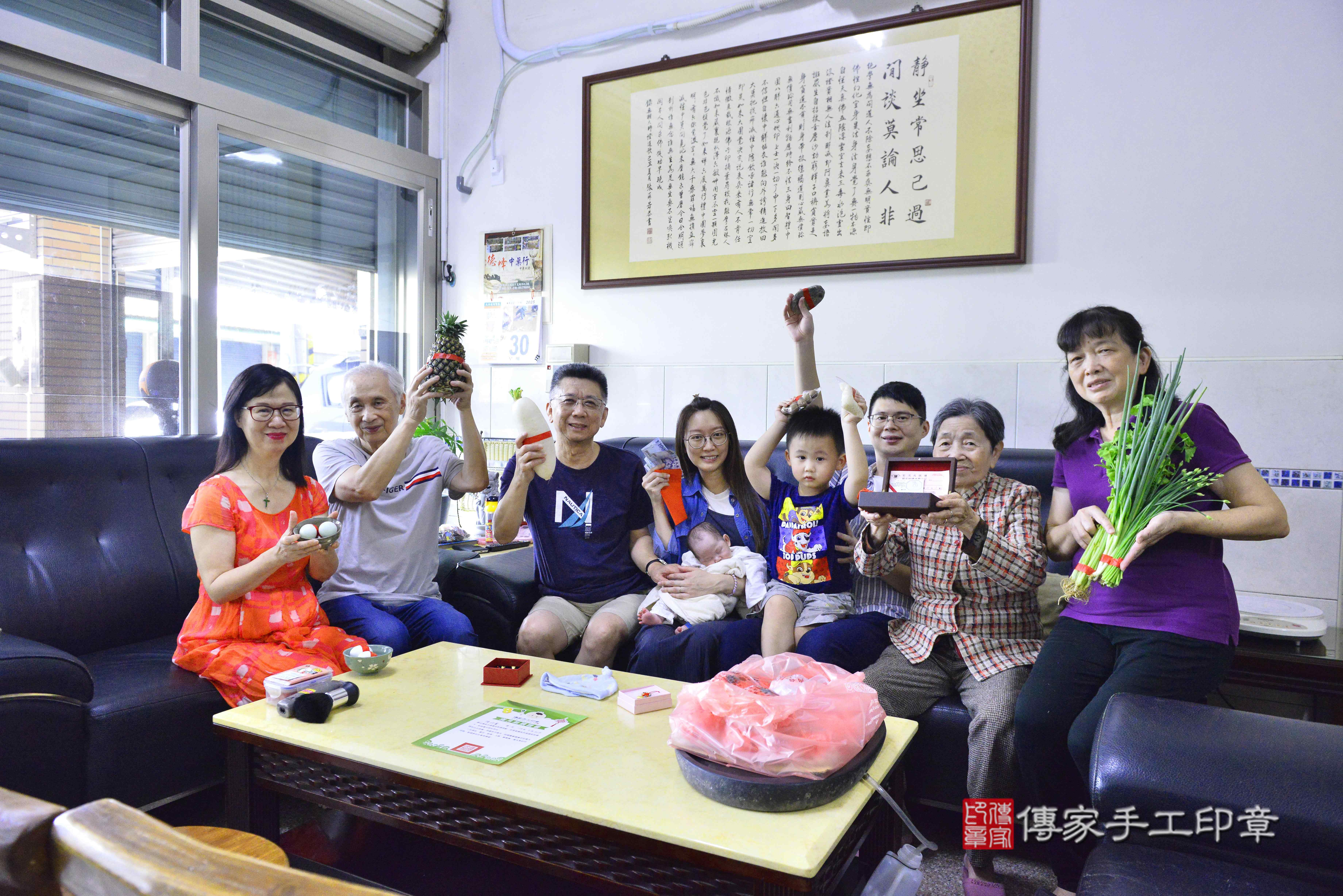 傳家手工印章高雄店、抓周、度脺、中國風會場、傳家嬰兒古禮、吉祥話、抓周道具物品24種、拍照。抓周證書。寶寶抓周、滿周歲、生日快樂、祝福 傳家手工印章高雄店、抓周、度脺、中國風會場、傳家嬰兒古禮、吉祥話、抓周道具物品24種、拍照。抓周證書。寶寶抓周、滿周歲、生日快樂、祝福