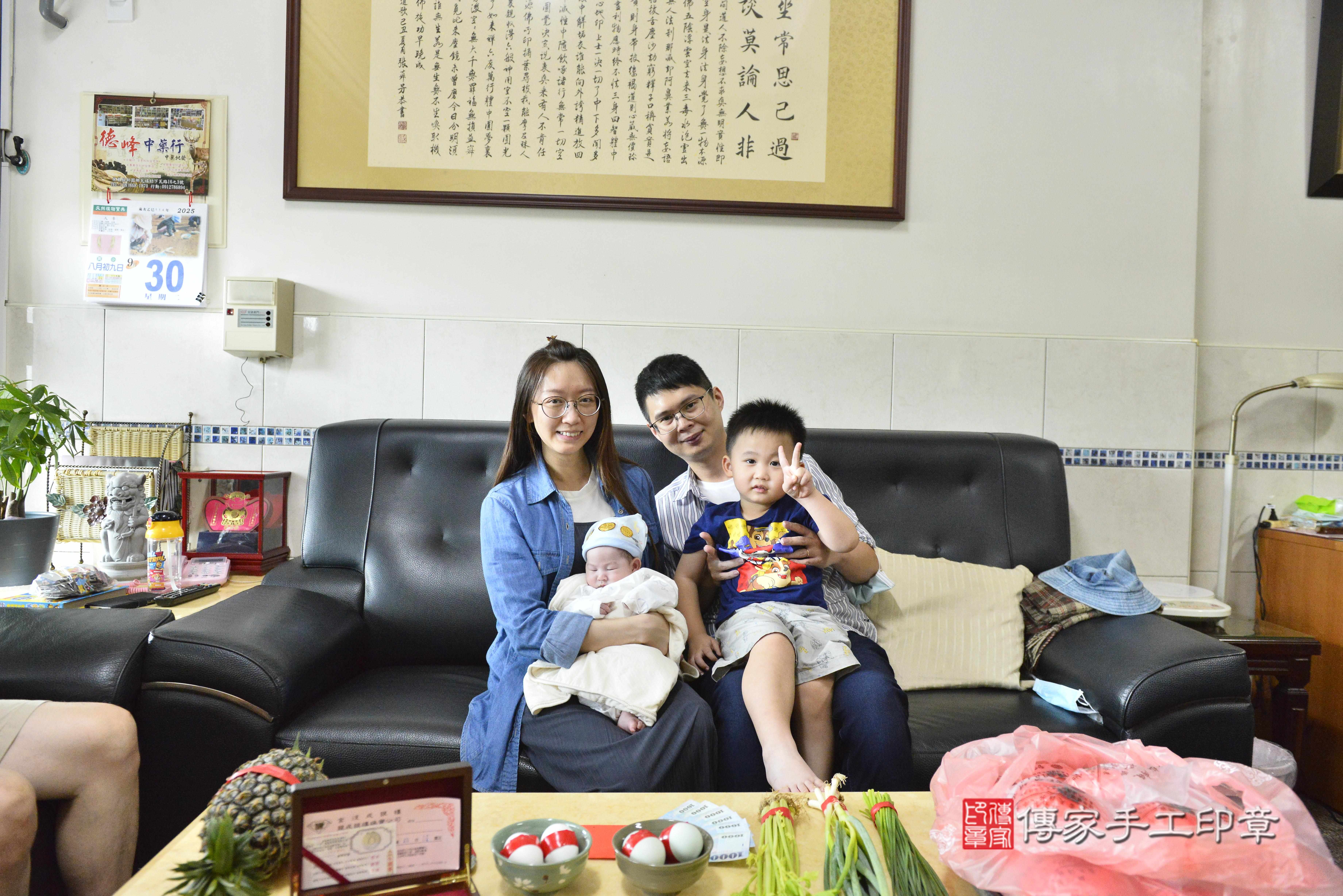 傳家手工印章高雄店、抓周、度脺、中國風會場、傳家嬰兒古禮、吉祥話、抓周道具物品24種、拍照。抓周證書。寶寶抓周、滿周歲、生日快樂、祝福 傳家手工印章高雄店、抓周、度脺、中國風會場、傳家嬰兒古禮、吉祥話、抓周道具物品24種、拍照。抓周證書。寶寶抓周、滿周歲、生日快樂、祝福