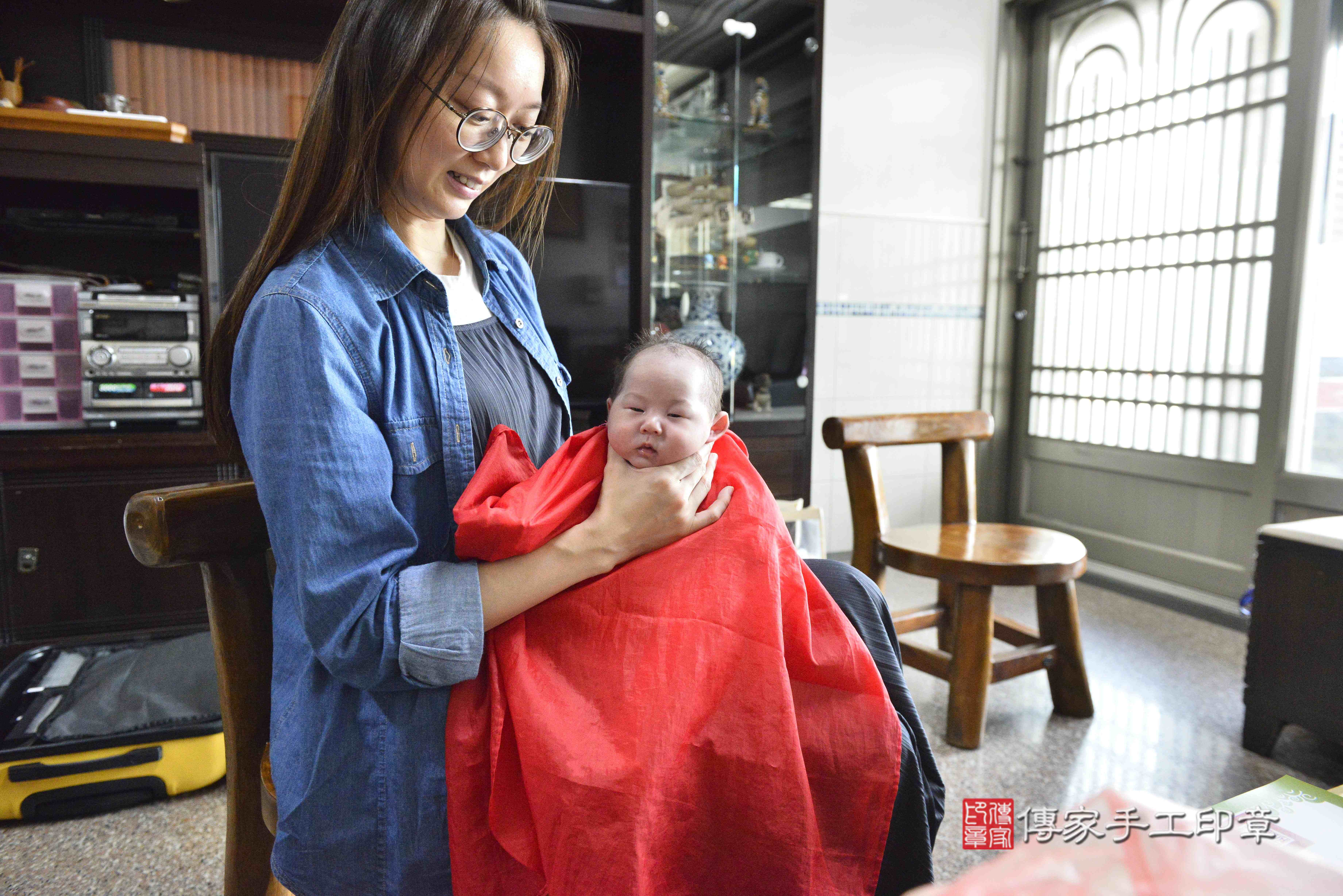 傳家手工印章高雄店、抓周、度脺、中國風會場、傳家嬰兒古禮、吉祥話、抓周道具物品24種、拍照。抓周證書。寶寶抓周、滿周歲、生日快樂、祝福 傳家手工印章高雄店、抓周、度脺、中國風會場、傳家嬰兒古禮、吉祥話、抓周道具物品24種、拍照。抓周證書。寶寶抓周、滿周歲、生日快樂、祝福