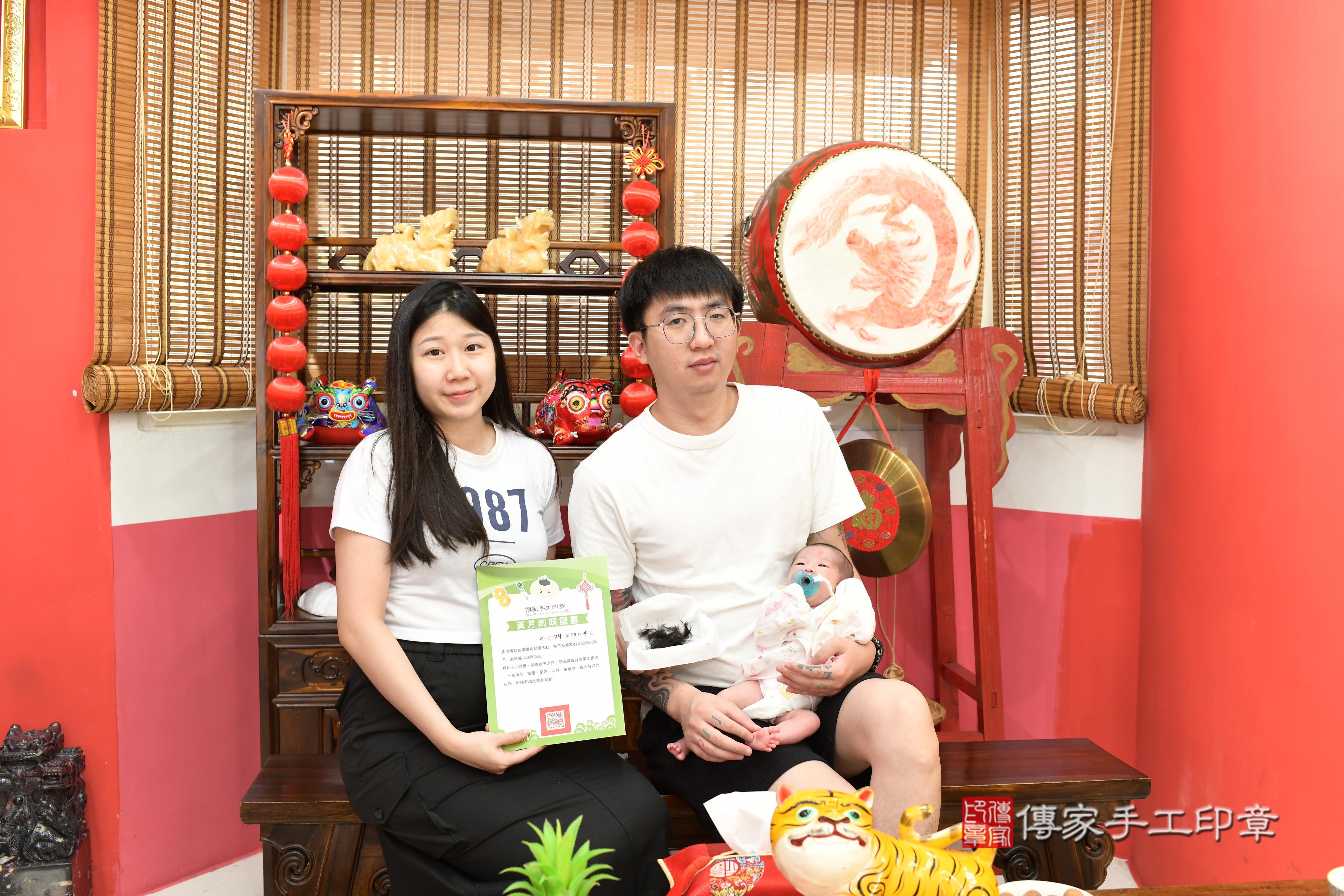 傳家手工印章高雄店、抓周、度脺、中國風會場、傳家嬰兒古禮、吉祥話、抓周道具物品24種、拍照。抓周證書。寶寶抓周、滿周歲、生日快樂、祝福