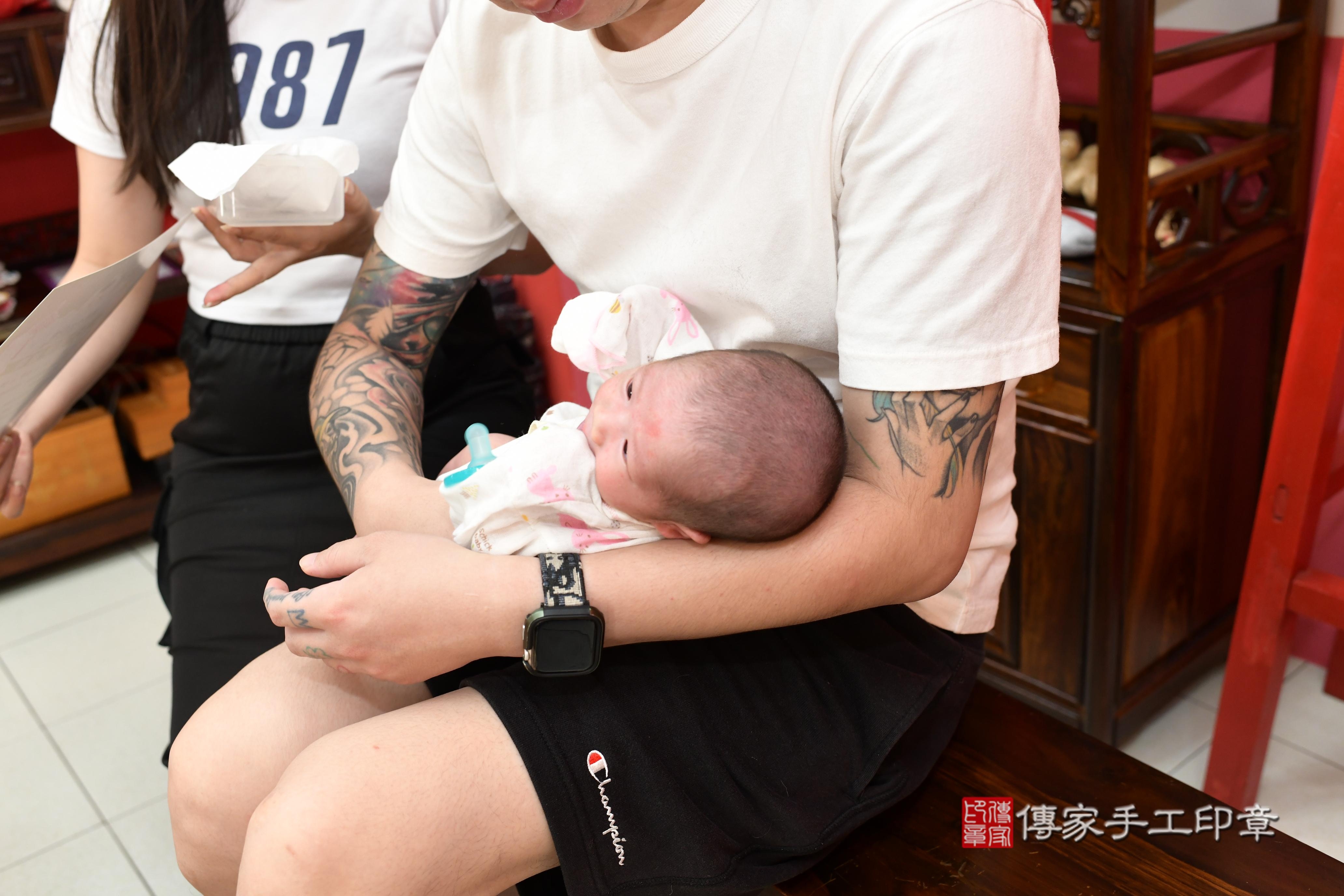 傳家手工印章高雄店、抓周、度脺、中國風會場、傳家嬰兒古禮、吉祥話、抓周道具物品24種、拍照。抓周證書。寶寶抓周、滿周歲、生日快樂、祝福