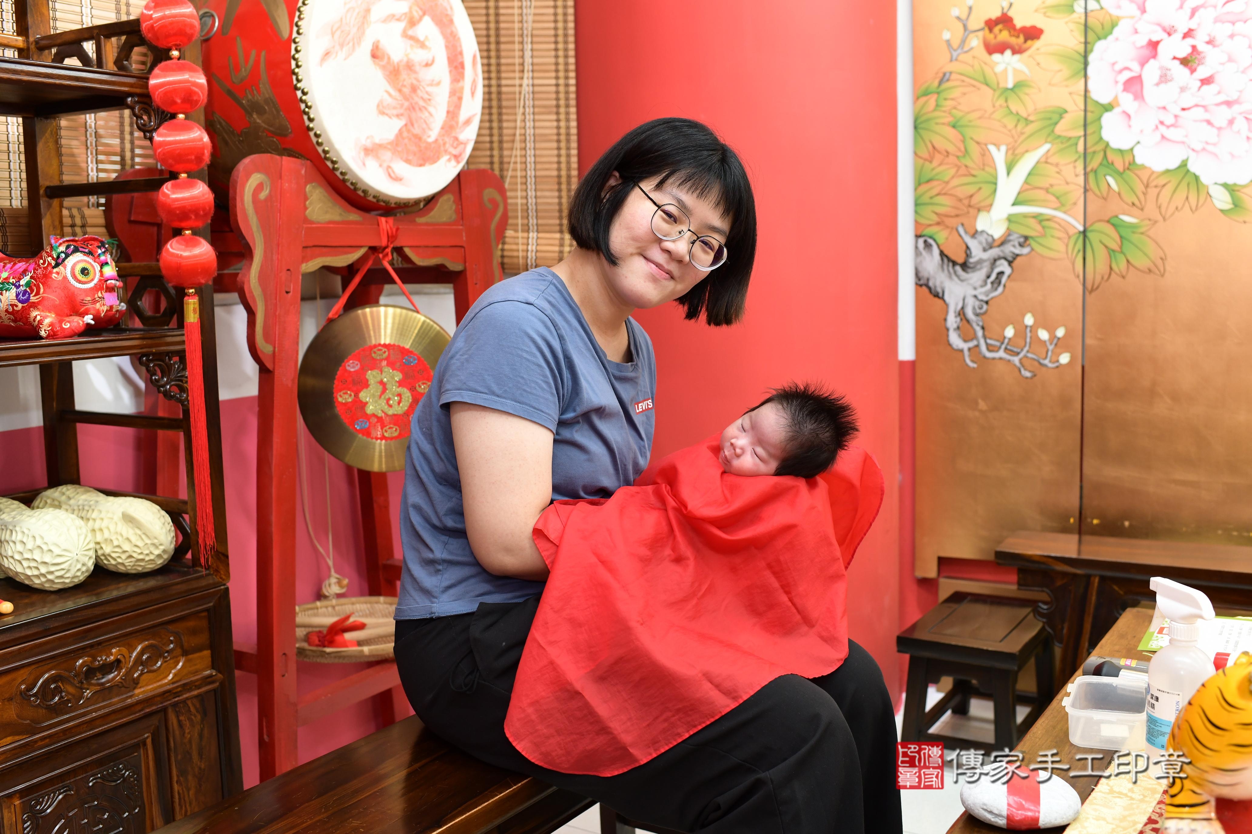 傳家手工印章高雄店、抓周、度脺、中國風會場、傳家嬰兒古禮、吉祥話、抓周道具物品24種、拍照。抓周證書。寶寶抓周、滿周歲、生日快樂、祝福 傳家手工印章高雄店、抓周、度脺、中國風會場、傳家嬰兒古禮、吉祥話、抓周道具物品24種、拍照。抓周證書。寶寶抓周、滿周歲、生日快樂、祝福