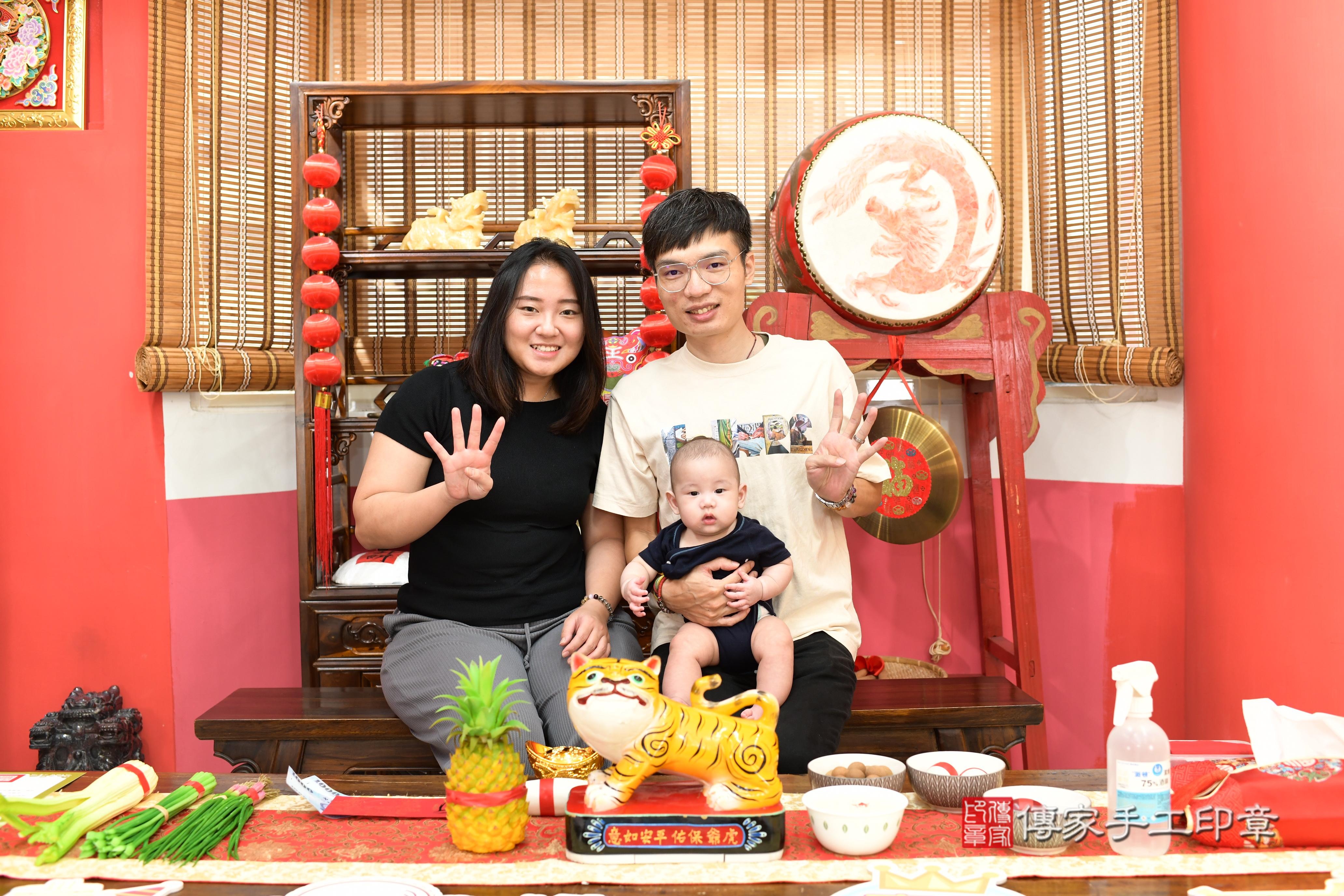 傳家手工印章高雄店、抓周、度脺、中國風會場、傳家嬰兒古禮、吉祥話、抓周道具物品24種、拍照。抓周證書。寶寶抓周、滿周歲、生日快樂、祝福