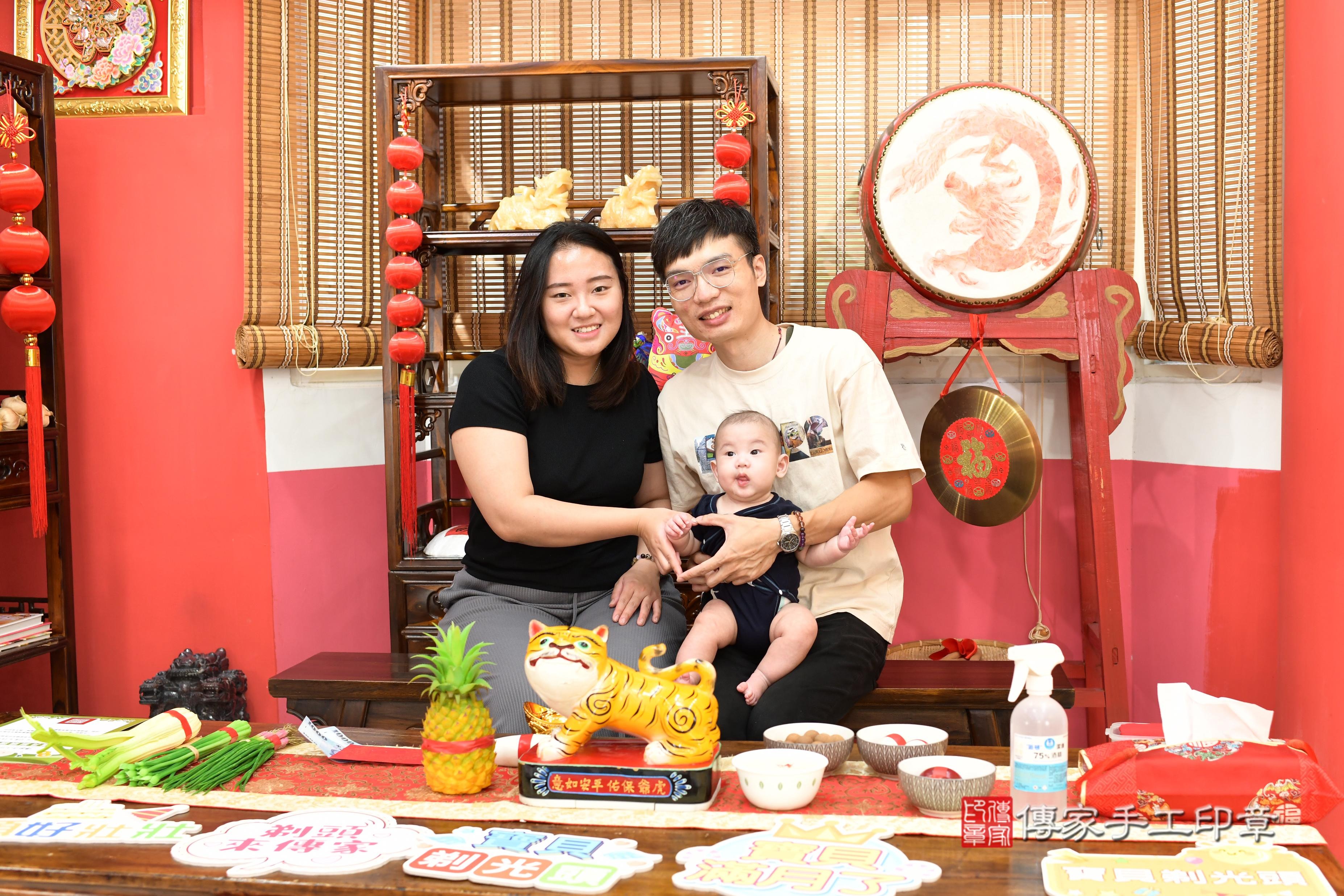 傳家手工印章高雄店、抓周、度脺、中國風會場、傳家嬰兒古禮、吉祥話、抓周道具物品24種、拍照。抓周證書。寶寶抓周、滿周歲、生日快樂、祝福