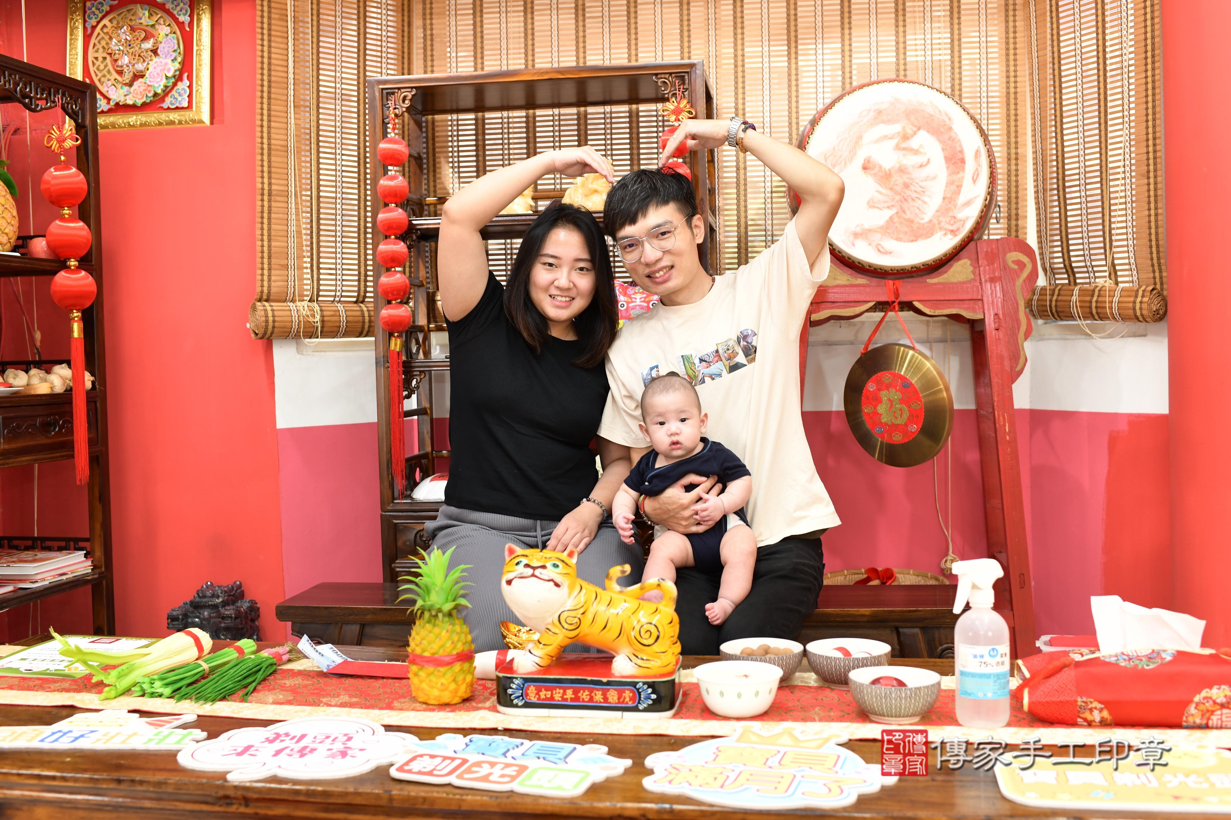 傳家手工印章高雄店、抓周、度脺、中國風會場、傳家嬰兒古禮、吉祥話、抓周道具物品24種、拍照。抓周證書。寶寶抓周、滿周歲、生日快樂、祝福