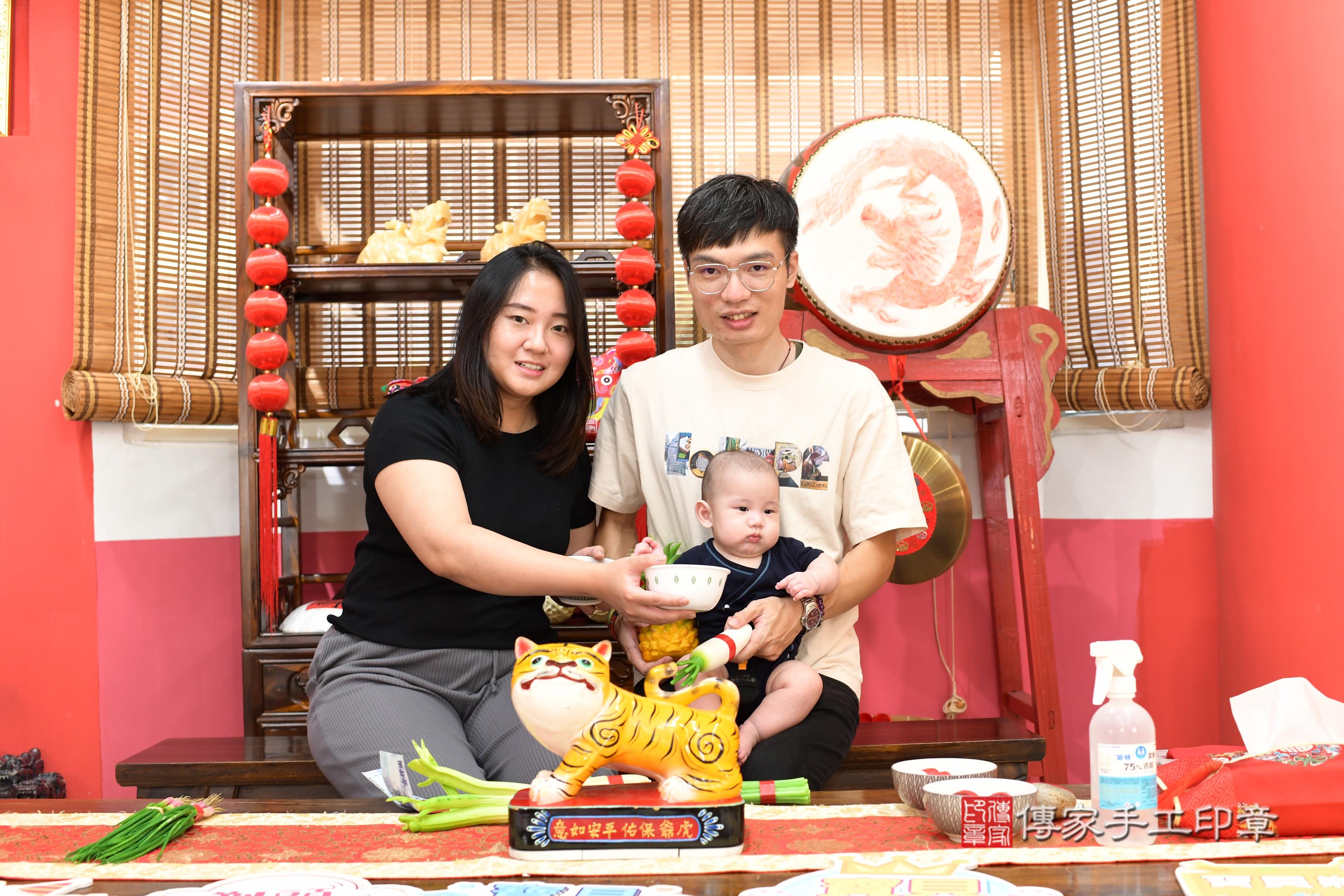 傳家手工印章高雄店、抓周、度脺、中國風會場、傳家嬰兒古禮、吉祥話、抓周道具物品24種、拍照。抓周證書。寶寶抓周、滿周歲、生日快樂、祝福