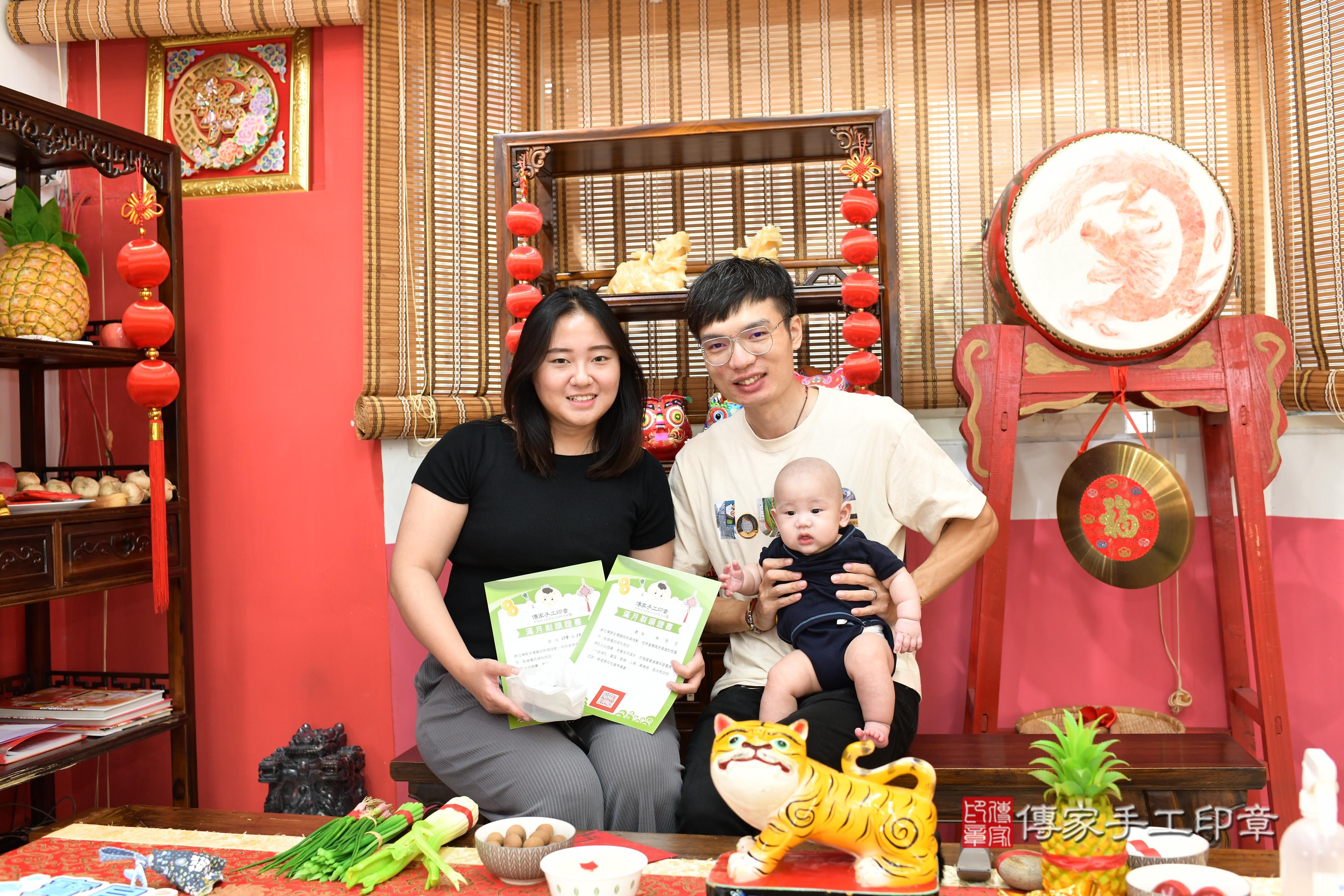 傳家手工印章高雄店、抓周、度脺、中國風會場、傳家嬰兒古禮、吉祥話、抓周道具物品24種、拍照。抓周證書。寶寶抓周、滿周歲、生日快樂、祝福