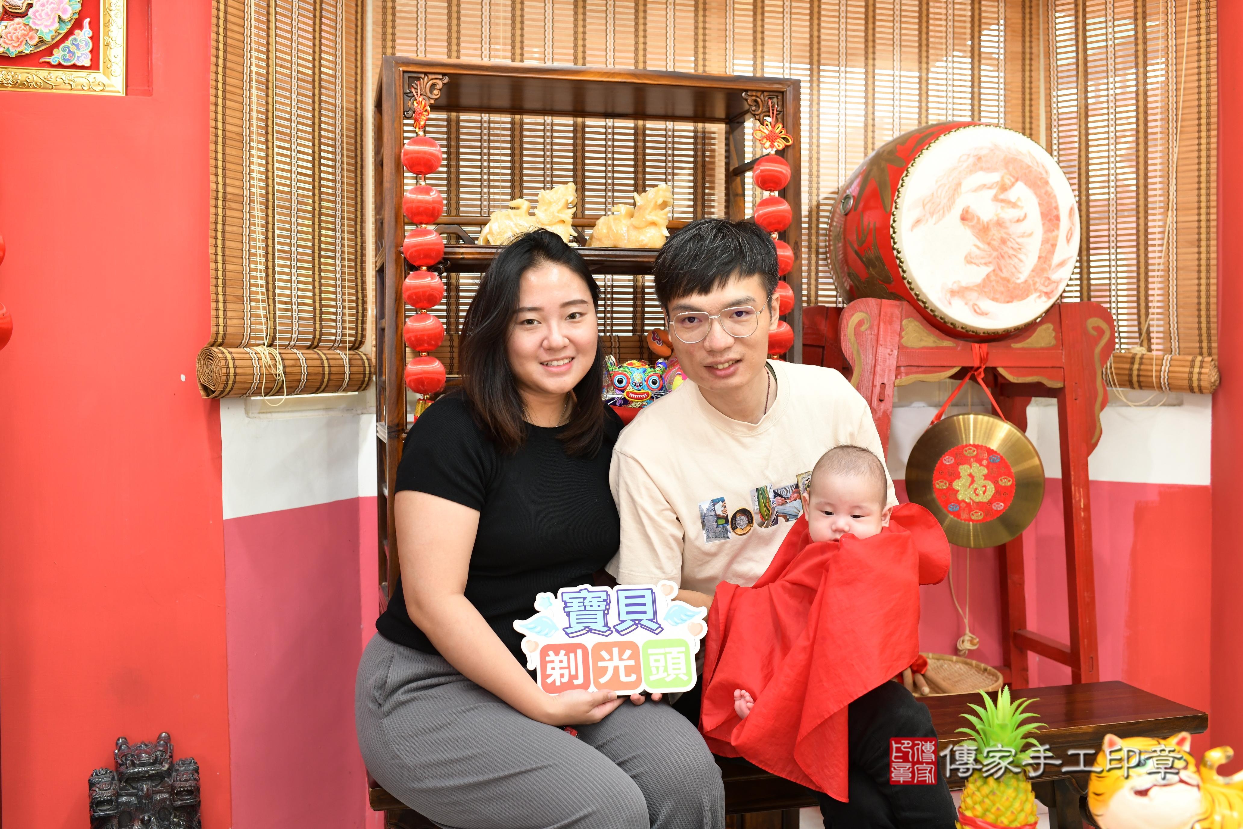 傳家手工印章高雄店、抓周、度脺、中國風會場、傳家嬰兒古禮、吉祥話、抓周道具物品24種、拍照。抓周證書。寶寶抓周、滿周歲、生日快樂、祝福