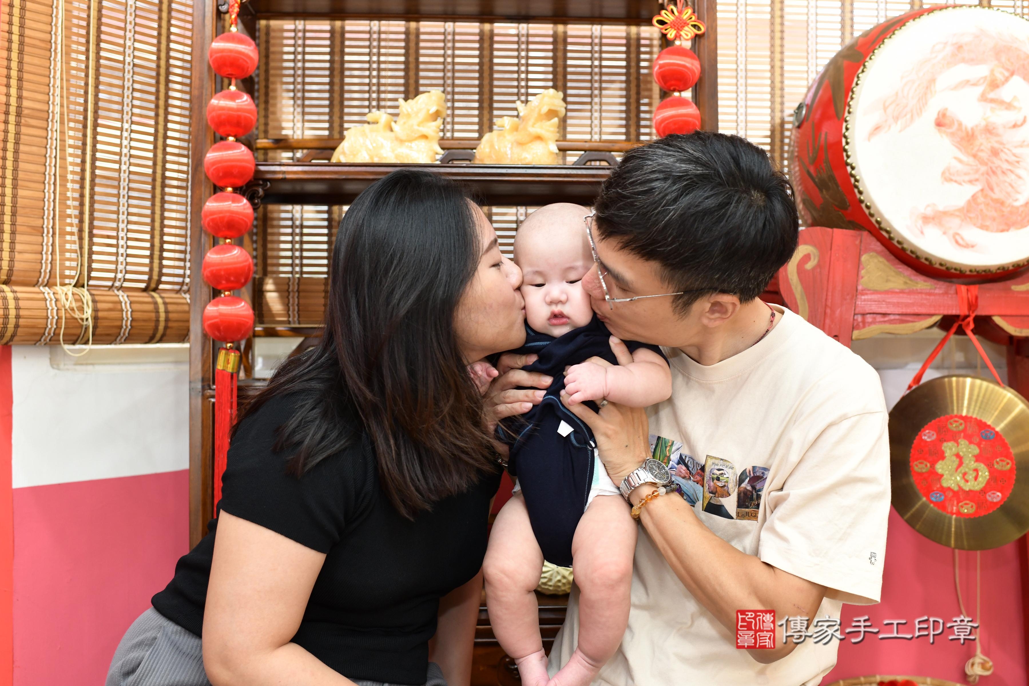 傳家手工印章高雄店、抓周、度脺、中國風會場、傳家嬰兒古禮、吉祥話、抓周道具物品24種、拍照。抓周證書。寶寶抓周、滿周歲、生日快樂、祝福