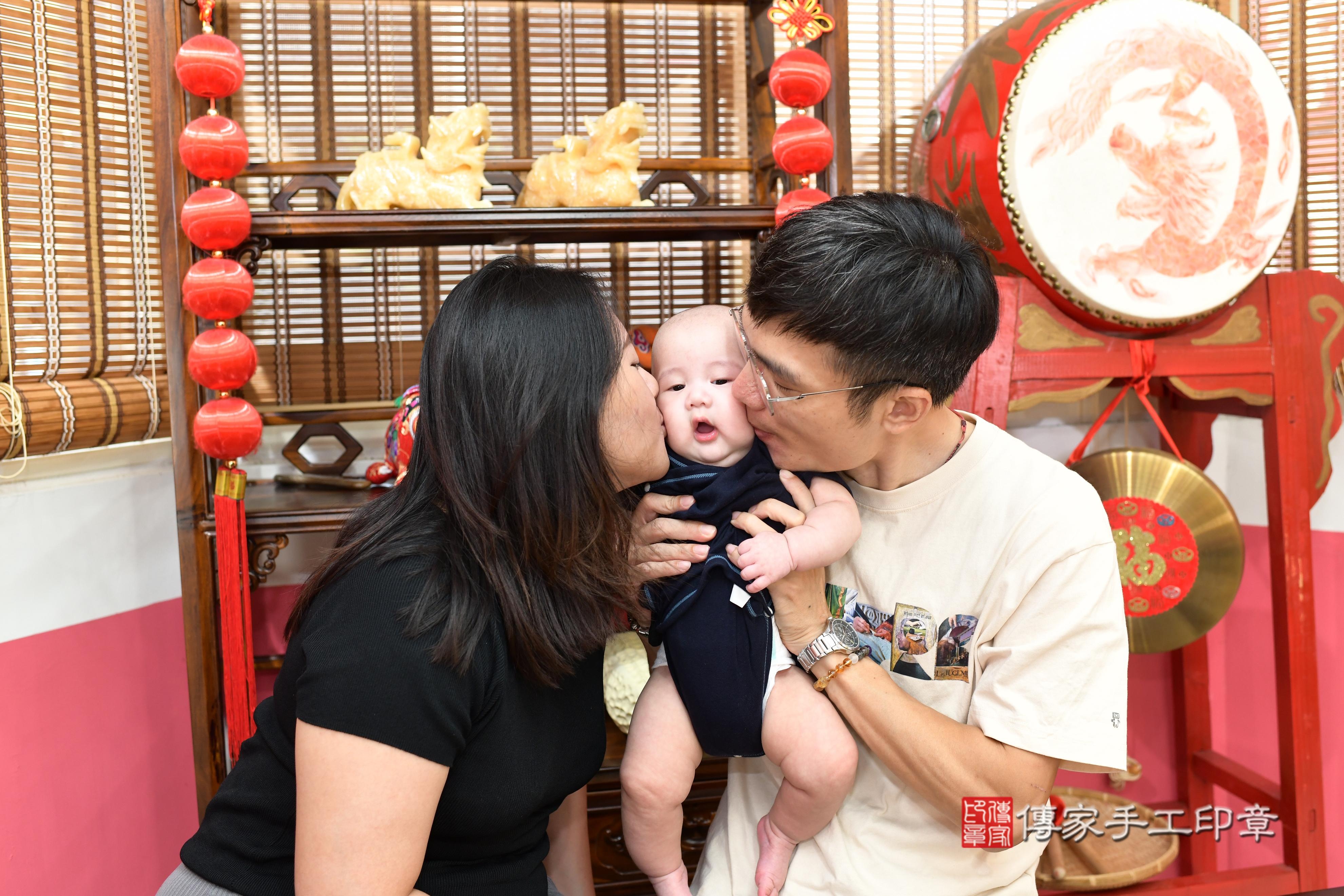 傳家手工印章高雄店、抓周、度脺、中國風會場、傳家嬰兒古禮、吉祥話、抓周道具物品24種、拍照。抓周證書。寶寶抓周、滿周歲、生日快樂、祝福