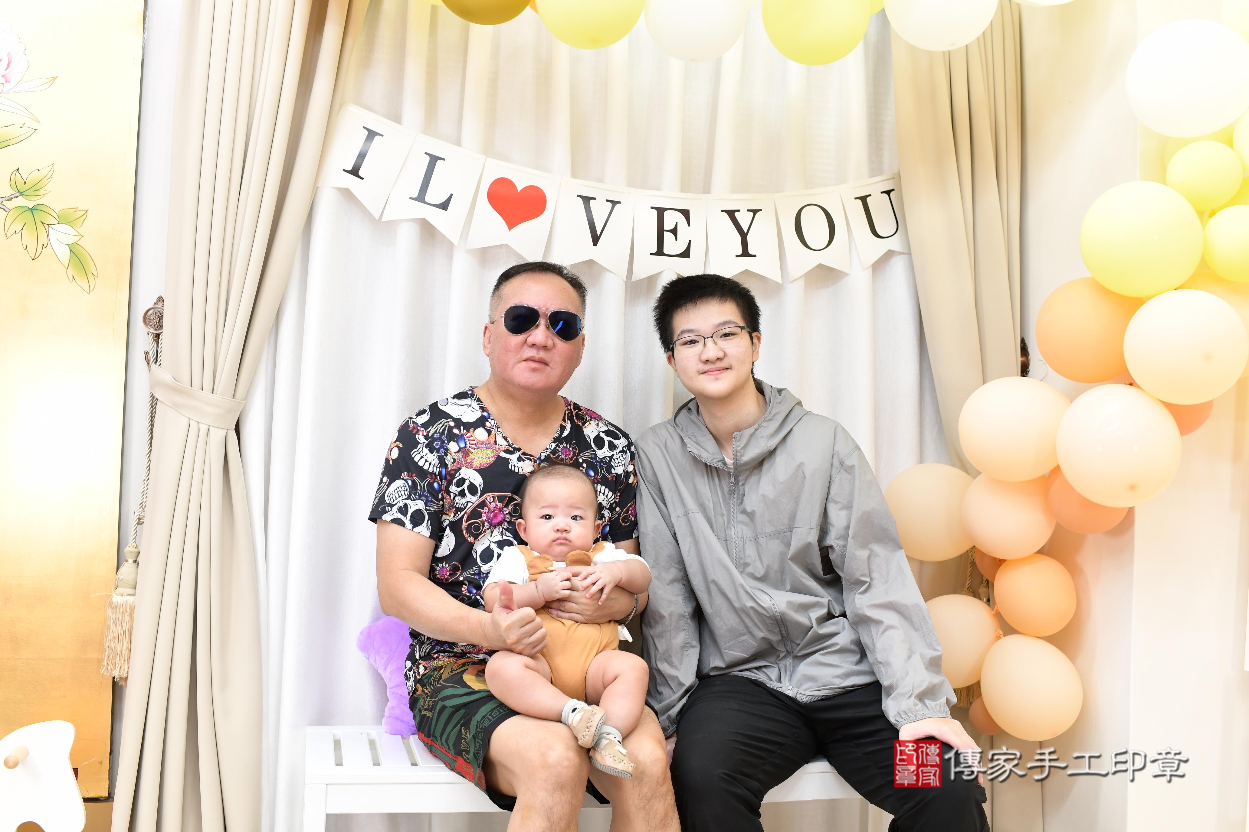 傳家手工印章高雄店、抓周、度脺、中國風會場、傳家嬰兒古禮、吉祥話、抓周道具物品24種、拍照。抓周證書。寶寶抓周、滿周歲、生日快樂、祝福 傳家手工印章高雄店、抓周、度脺、中國風會場、傳家嬰兒古禮、吉祥話、抓周道具物品24種、拍照。抓周證書。寶寶抓周、滿周歲、生日快樂、祝福