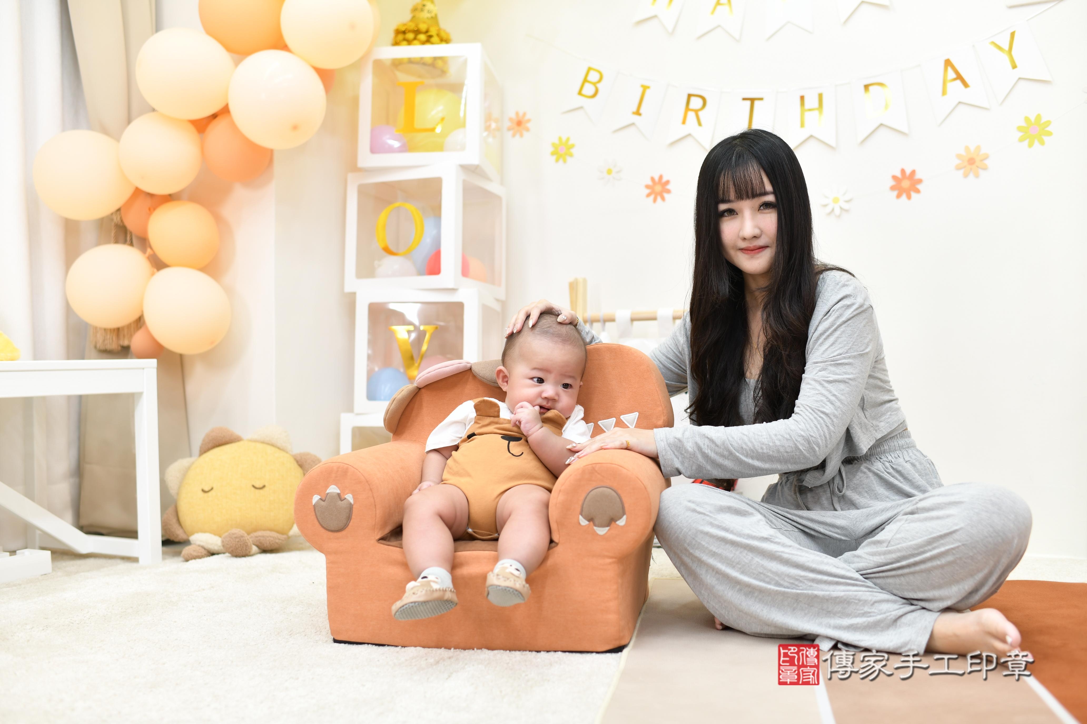 傳家手工印章高雄店、抓周、度脺、中國風會場、傳家嬰兒古禮、吉祥話、抓周道具物品24種、拍照。抓周證書。寶寶抓周、滿周歲、生日快樂、祝福 傳家手工印章高雄店、抓周、度脺、中國風會場、傳家嬰兒古禮、吉祥話、抓周道具物品24種、拍照。抓周證書。寶寶抓周、滿周歲、生日快樂、祝福