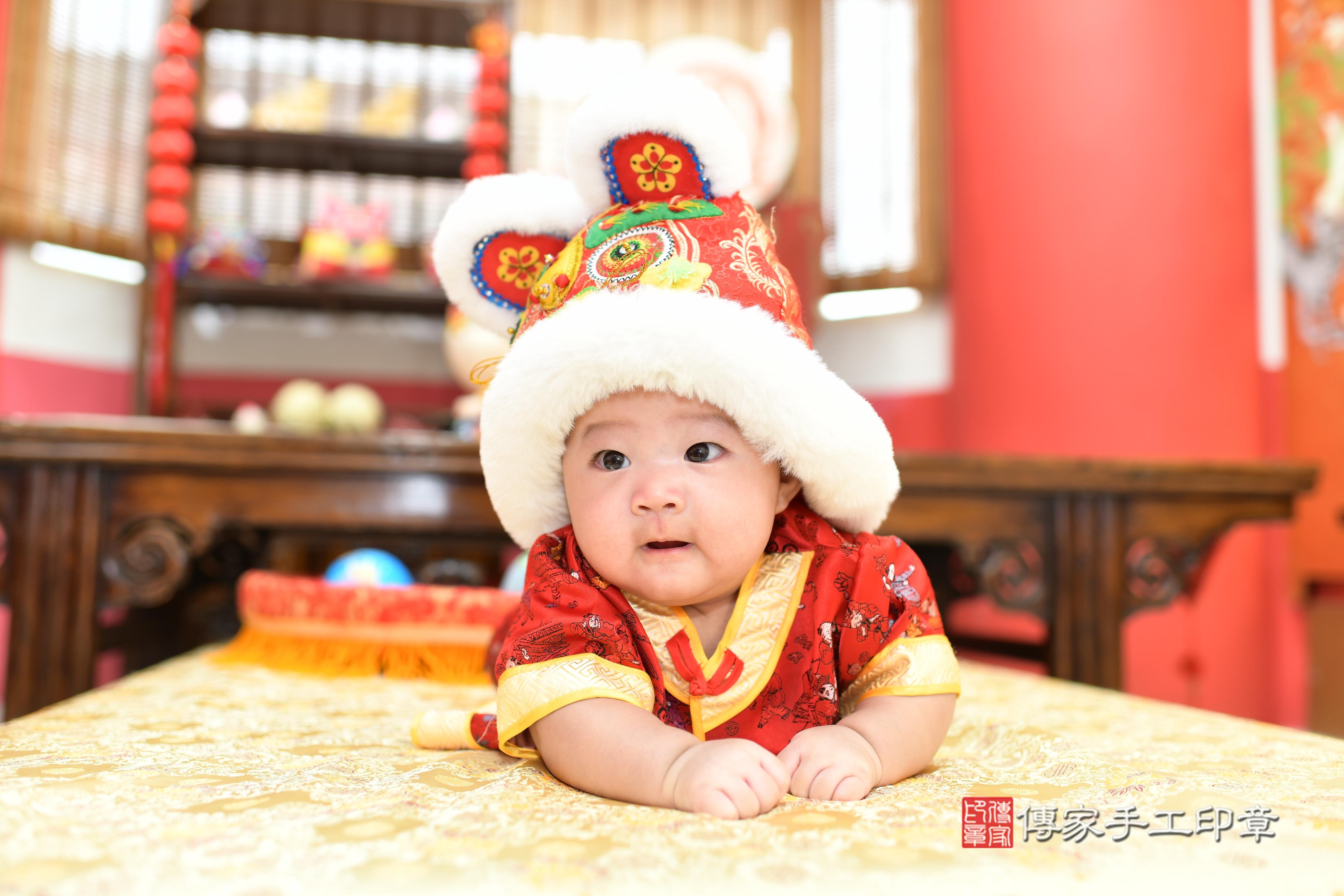 傳家手工印章高雄店、抓周、度脺、中國風會場、傳家嬰兒古禮、吉祥話、抓周道具物品24種、拍照。抓周證書。寶寶抓周、滿周歲、生日快樂、祝福 傳家手工印章高雄店、抓周、度脺、中國風會場、傳家嬰兒古禮、吉祥話、抓周道具物品24種、拍照。抓周證書。寶寶抓周、滿周歲、生日快樂、祝福