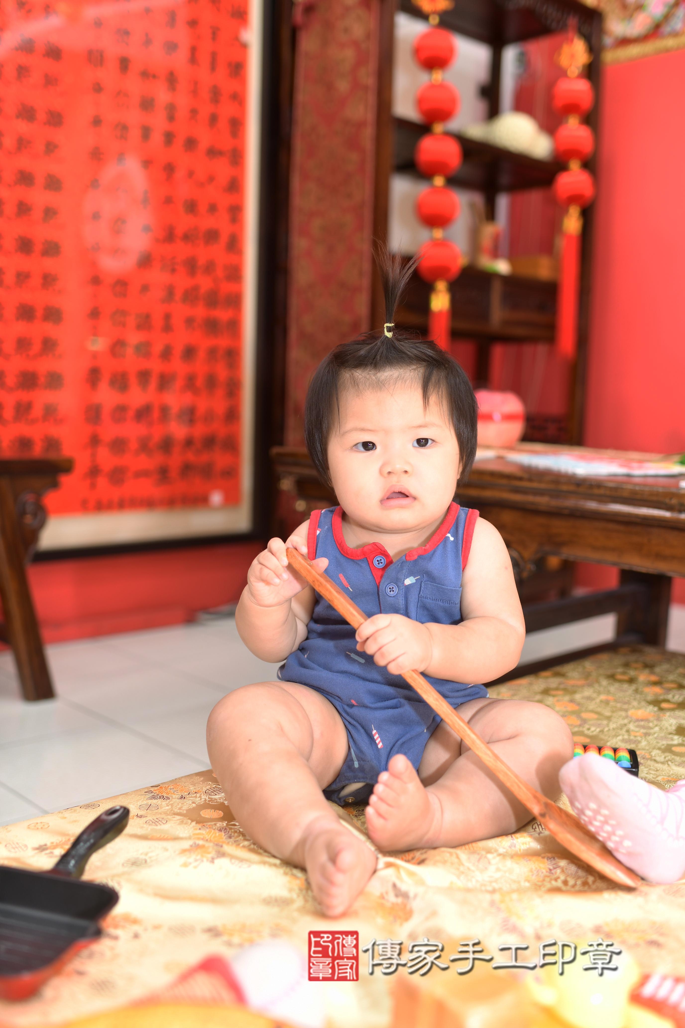 傳家手工印章高雄店、抓周、度脺、中國風會場、傳家嬰兒古禮、吉祥話、抓周道具物品24種、拍照。抓周證書。寶寶抓周、滿周歲、生日快樂、祝福 傳家手工印章高雄店、抓周、度脺、中國風會場、傳家嬰兒古禮、吉祥話、抓周道具物品24種、拍照。抓周證書。寶寶抓周、滿周歲、生日快樂、祝福