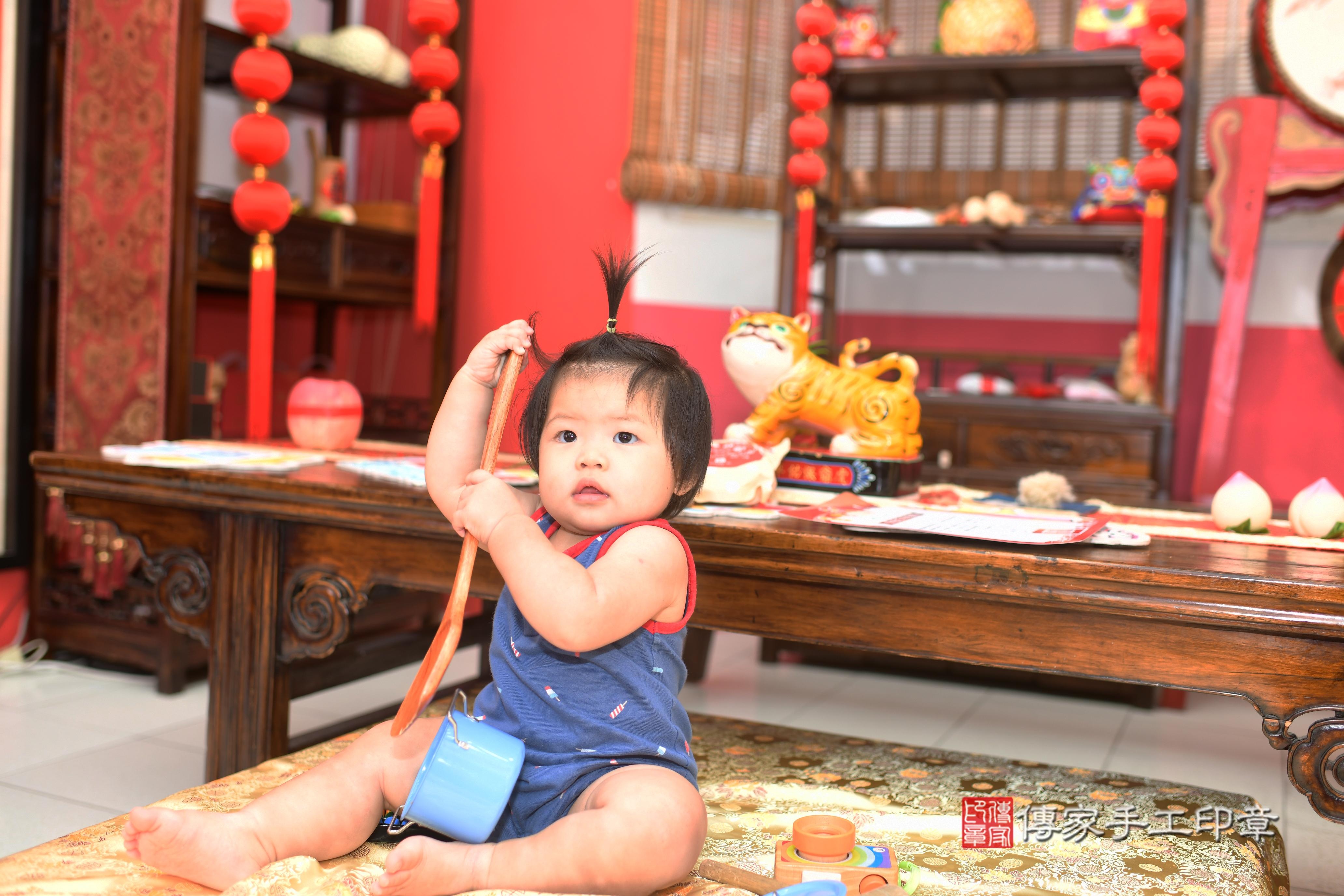 傳家手工印章高雄店、抓周、度脺、中國風會場、傳家嬰兒古禮、吉祥話、抓周道具物品24種、拍照。抓周證書。寶寶抓周、滿周歲、生日快樂、祝福 傳家手工印章高雄店、抓周、度脺、中國風會場、傳家嬰兒古禮、吉祥話、抓周道具物品24種、拍照。抓周證書。寶寶抓周、滿周歲、生日快樂、祝福