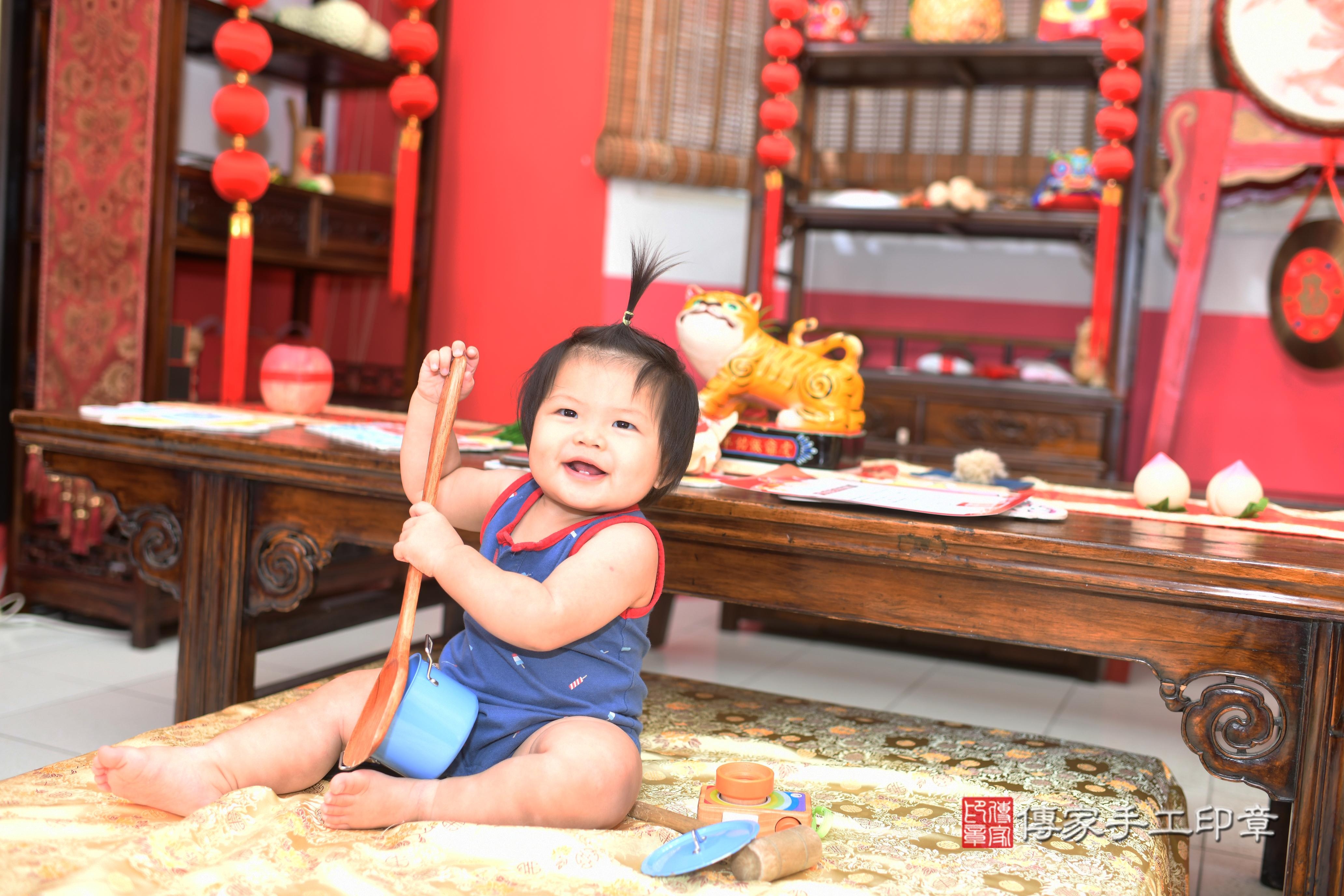 傳家手工印章高雄店、抓周、度脺、中國風會場、傳家嬰兒古禮、吉祥話、抓周道具物品24種、拍照。抓周證書。寶寶抓周、滿周歲、生日快樂、祝福 傳家手工印章高雄店、抓周、度脺、中國風會場、傳家嬰兒古禮、吉祥話、抓周道具物品24種、拍照。抓周證書。寶寶抓周、滿周歲、生日快樂、祝福