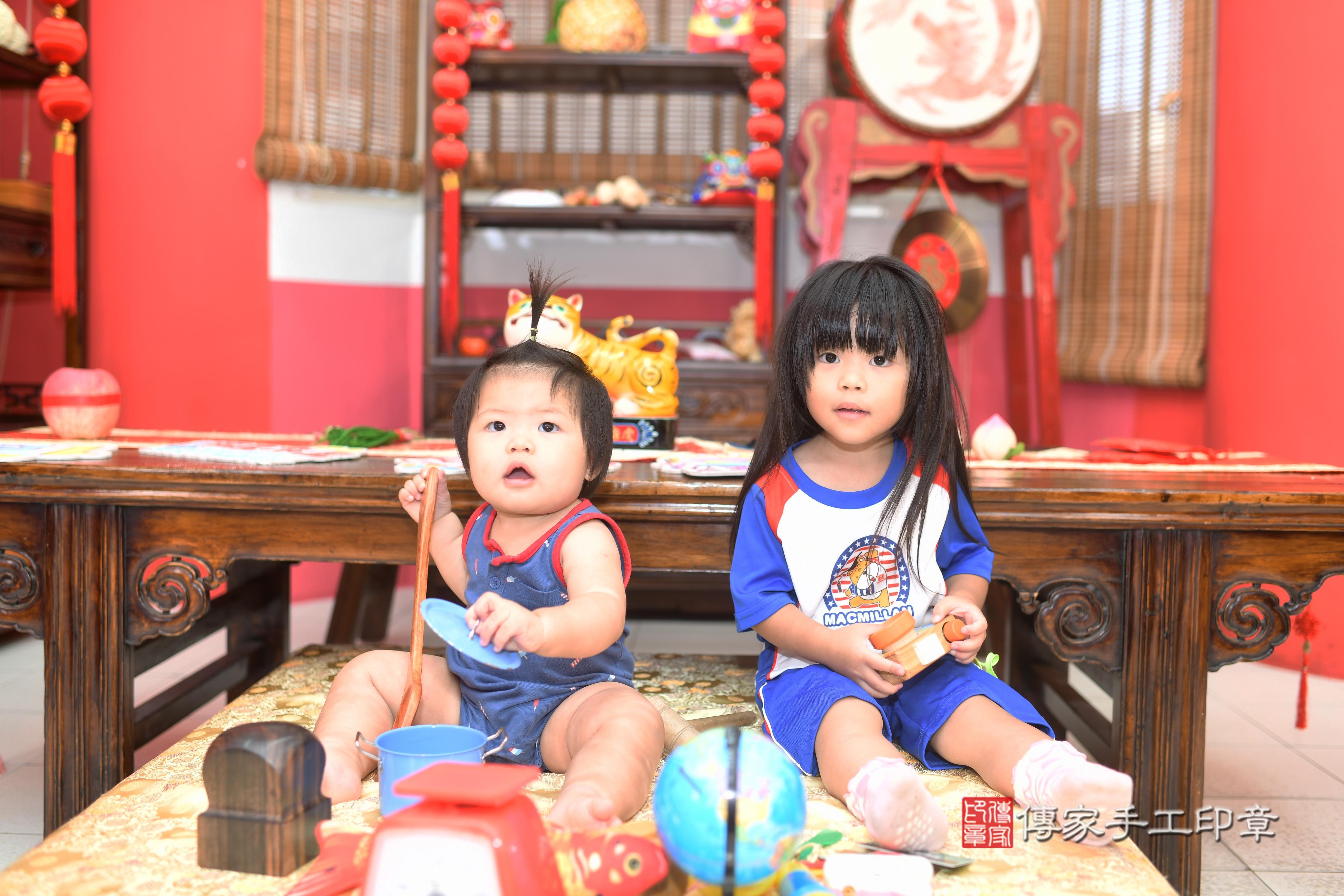 傳家手工印章高雄店、抓周、度脺、中國風會場、傳家嬰兒古禮、吉祥話、抓周道具物品24種、拍照。抓周證書。寶寶抓周、滿周歲、生日快樂、祝福 傳家手工印章高雄店、抓周、度脺、中國風會場、傳家嬰兒古禮、吉祥話、抓周道具物品24種、拍照。抓周證書。寶寶抓周、滿周歲、生日快樂、祝福