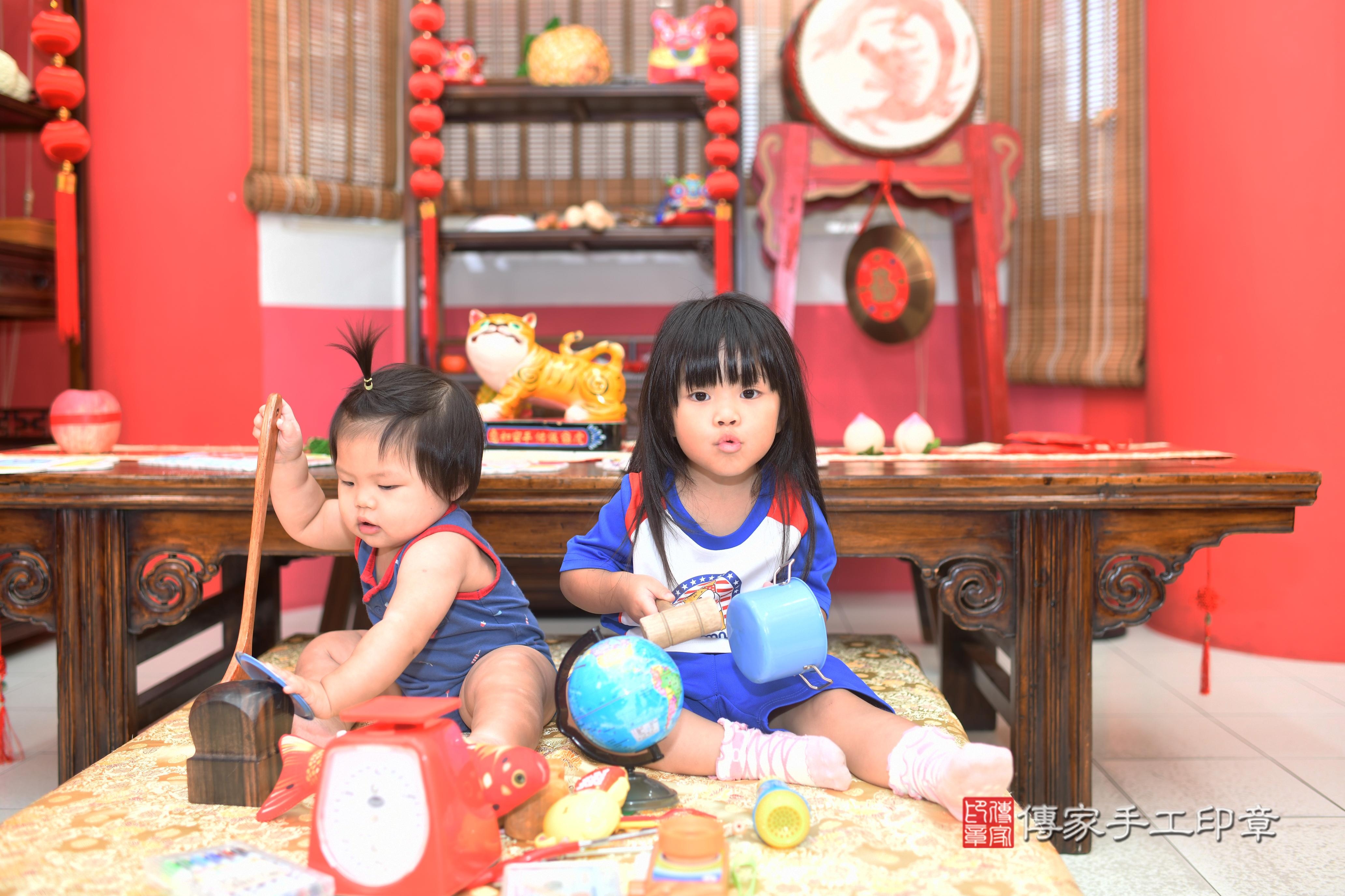 傳家手工印章高雄店、抓周、度脺、中國風會場、傳家嬰兒古禮、吉祥話、抓周道具物品24種、拍照。抓周證書。寶寶抓周、滿周歲、生日快樂、祝福 傳家手工印章高雄店、抓周、度脺、中國風會場、傳家嬰兒古禮、吉祥話、抓周道具物品24種、拍照。抓周證書。寶寶抓周、滿周歲、生日快樂、祝福