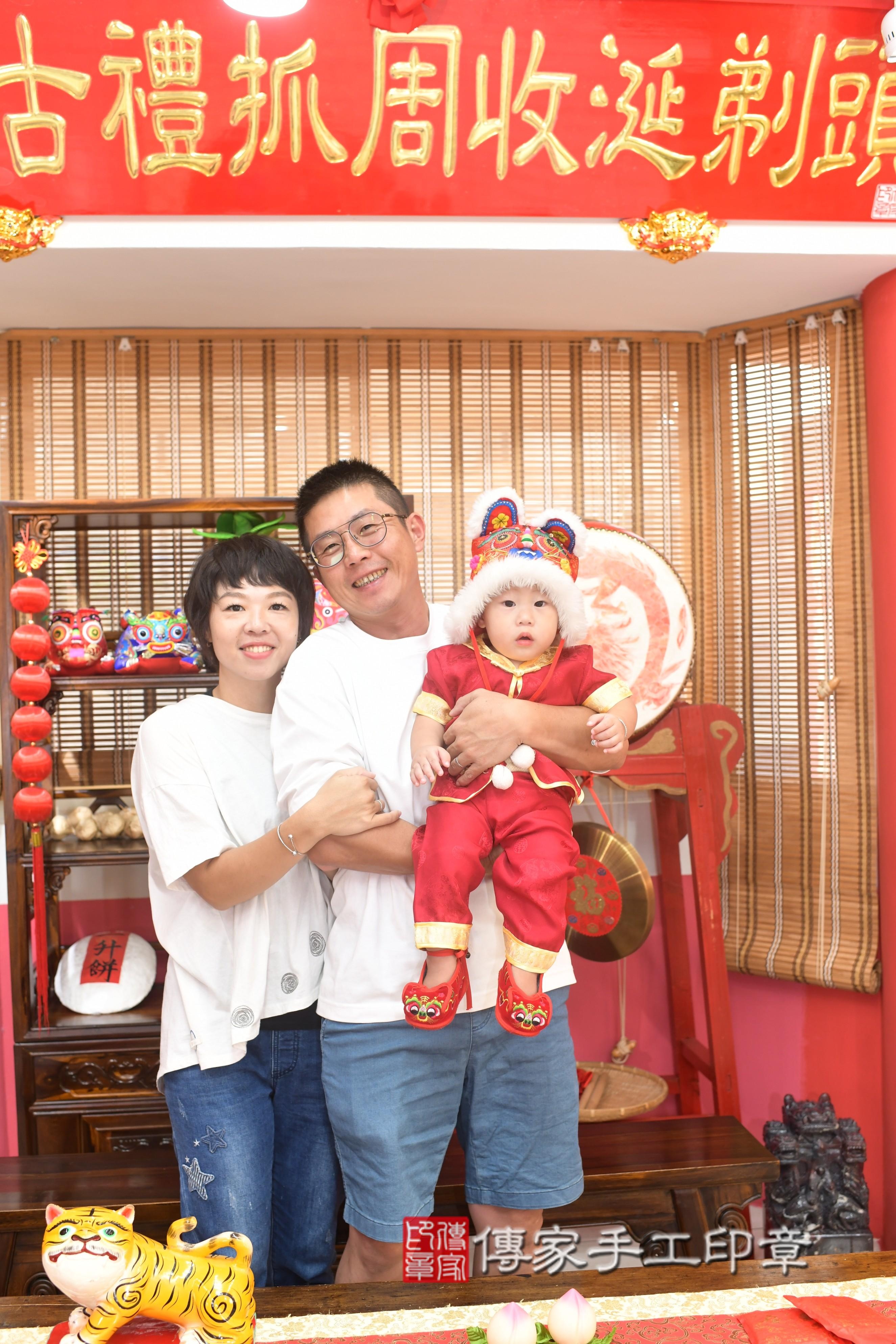 傳家手工印章高雄店、抓周、度脺、中國風會場、傳家嬰兒古禮、吉祥話、抓周道具物品24種、拍照。抓周證書。寶寶抓周、滿周歲、生日快樂、祝福 傳家手工印章高雄店、抓周、度脺、中國風會場、傳家嬰兒古禮、吉祥話、抓周道具物品24種、拍照。抓周證書。寶寶抓周、滿周歲、生日快樂、祝福