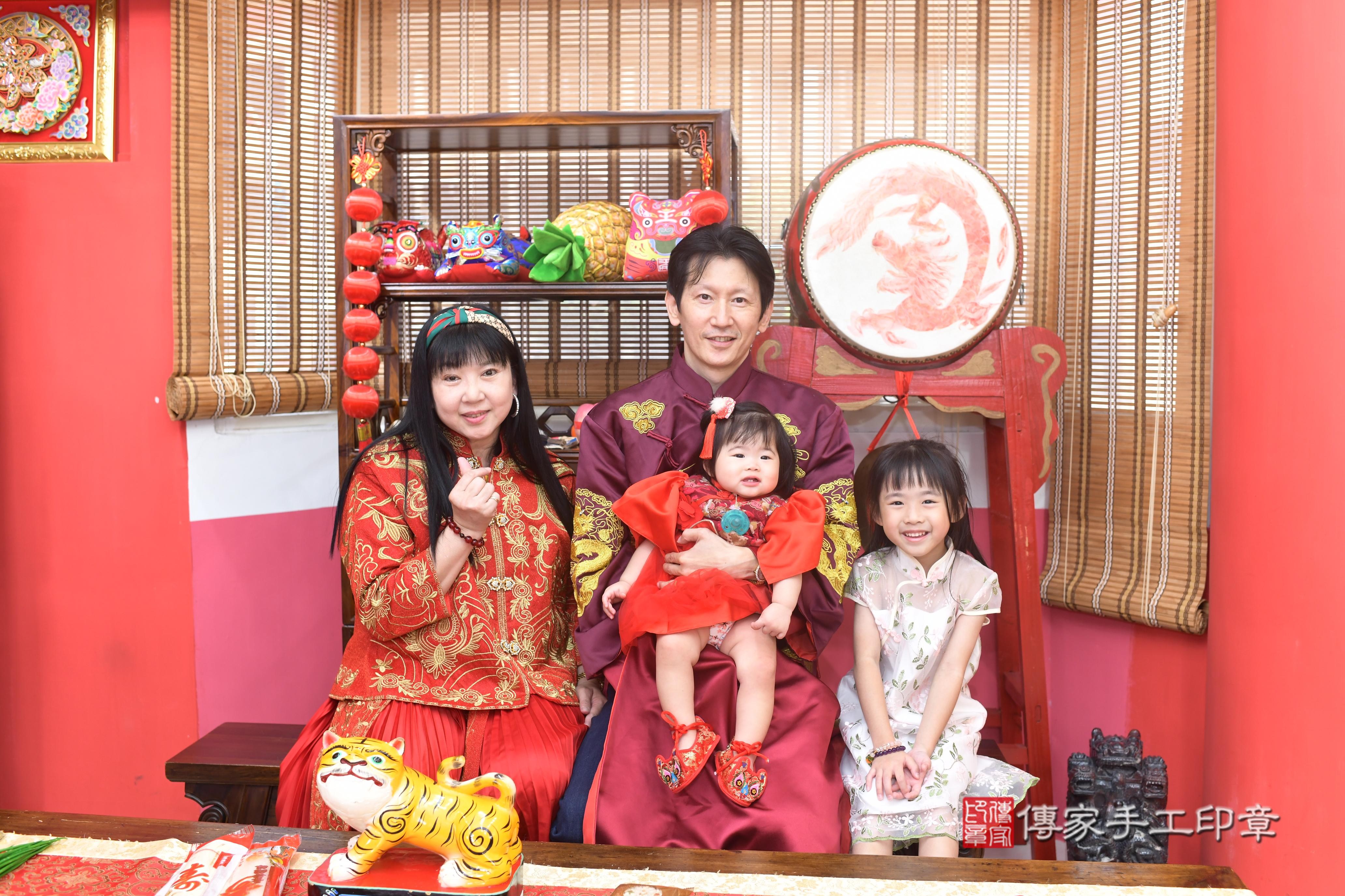 傳家手工印章高雄店、抓周、度脺、中國風會場、傳家嬰兒古禮、吉祥話、抓周道具物品24種、拍照。抓周證書。寶寶抓周、滿周歲、生日快樂、祝福 傳家手工印章高雄店、抓周、度脺、中國風會場、傳家嬰兒古禮、吉祥話、抓周道具物品24種、拍照。抓周證書。寶寶抓周、滿周歲、生日快樂、祝福