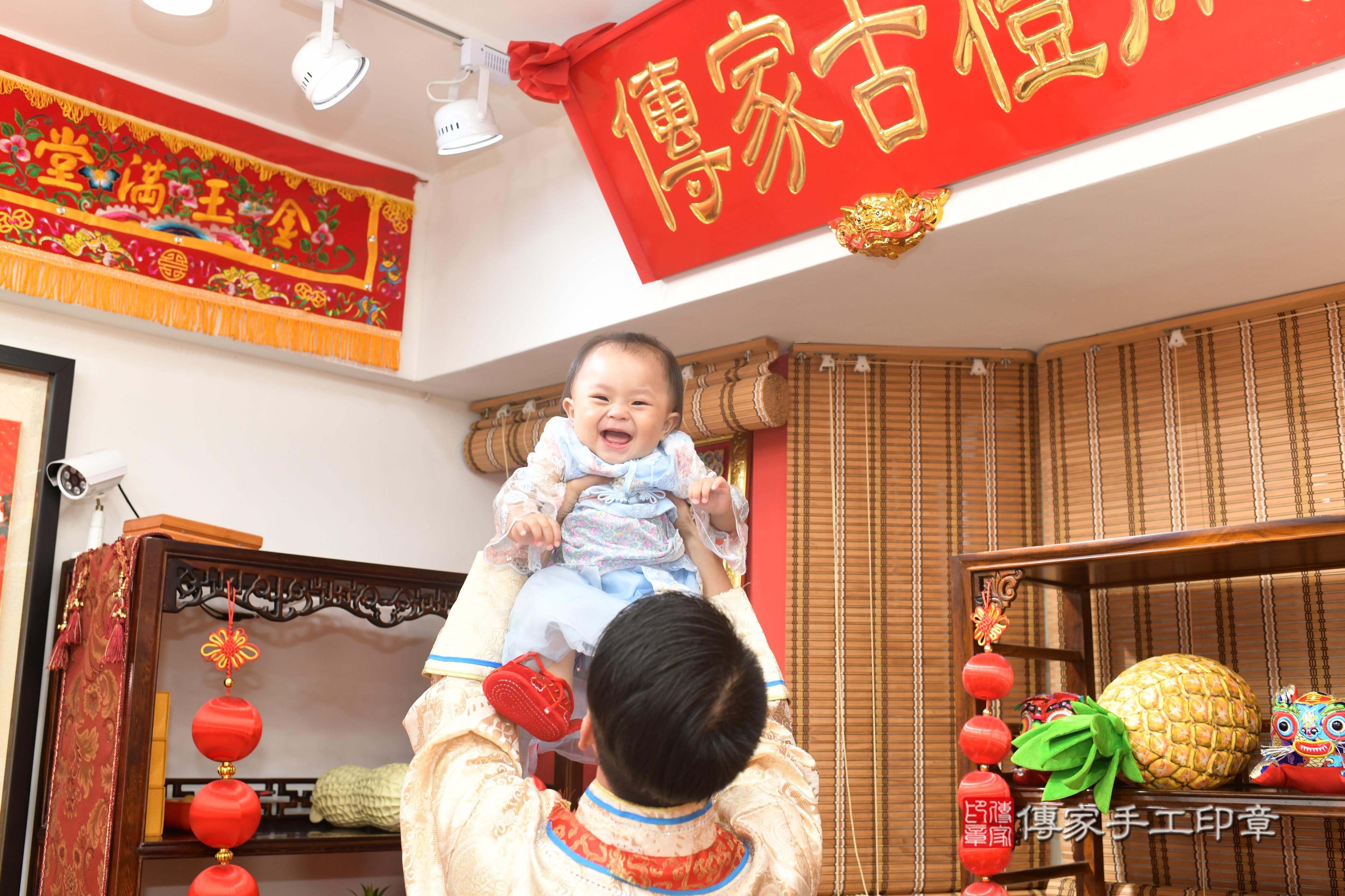 傳家手工印章高雄店、抓周、度脺、中國風會場、傳家嬰兒古禮、吉祥話、抓周道具物品24種、拍照。抓周證書。寶寶抓周、滿周歲、生日快樂、祝福 傳家手工印章高雄店、抓周、度脺、中國風會場、傳家嬰兒古禮、吉祥話、抓周道具物品24種、拍照。抓周證書。寶寶抓周、滿周歲、生日快樂、祝福