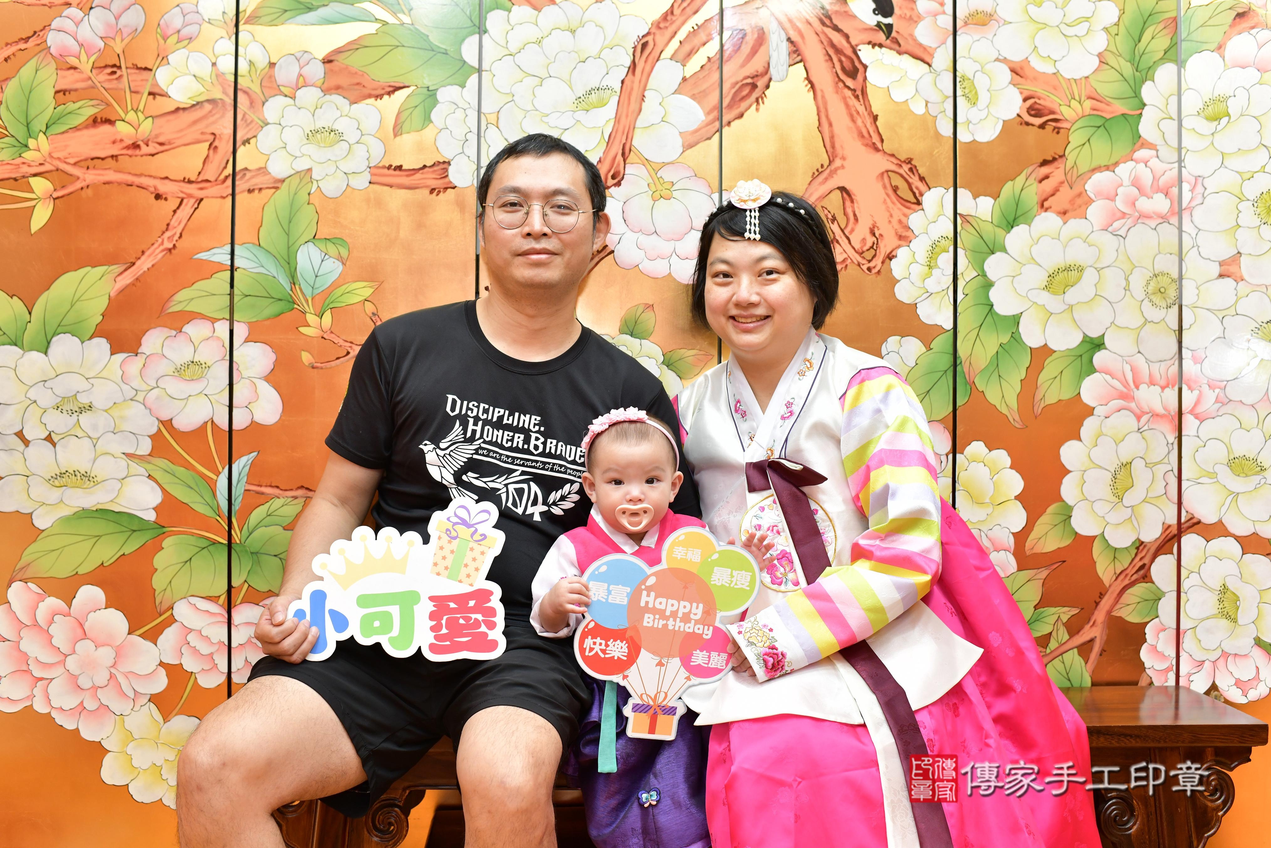 傳家手工印章桃園店、抓周、度脺、美式風會場、傳家嬰兒古禮、吉祥話、抓周道具物品24種、拍照。抓周證書。寶寶抓周、滿周歲、生日快樂、祝福 傳家手工印章桃園店、抓周、度脺、美式風會場、傳家嬰兒古禮、吉祥話、抓周道具物品24種、拍照。抓周證書。寶寶抓周、滿周歲、生日快樂、祝福