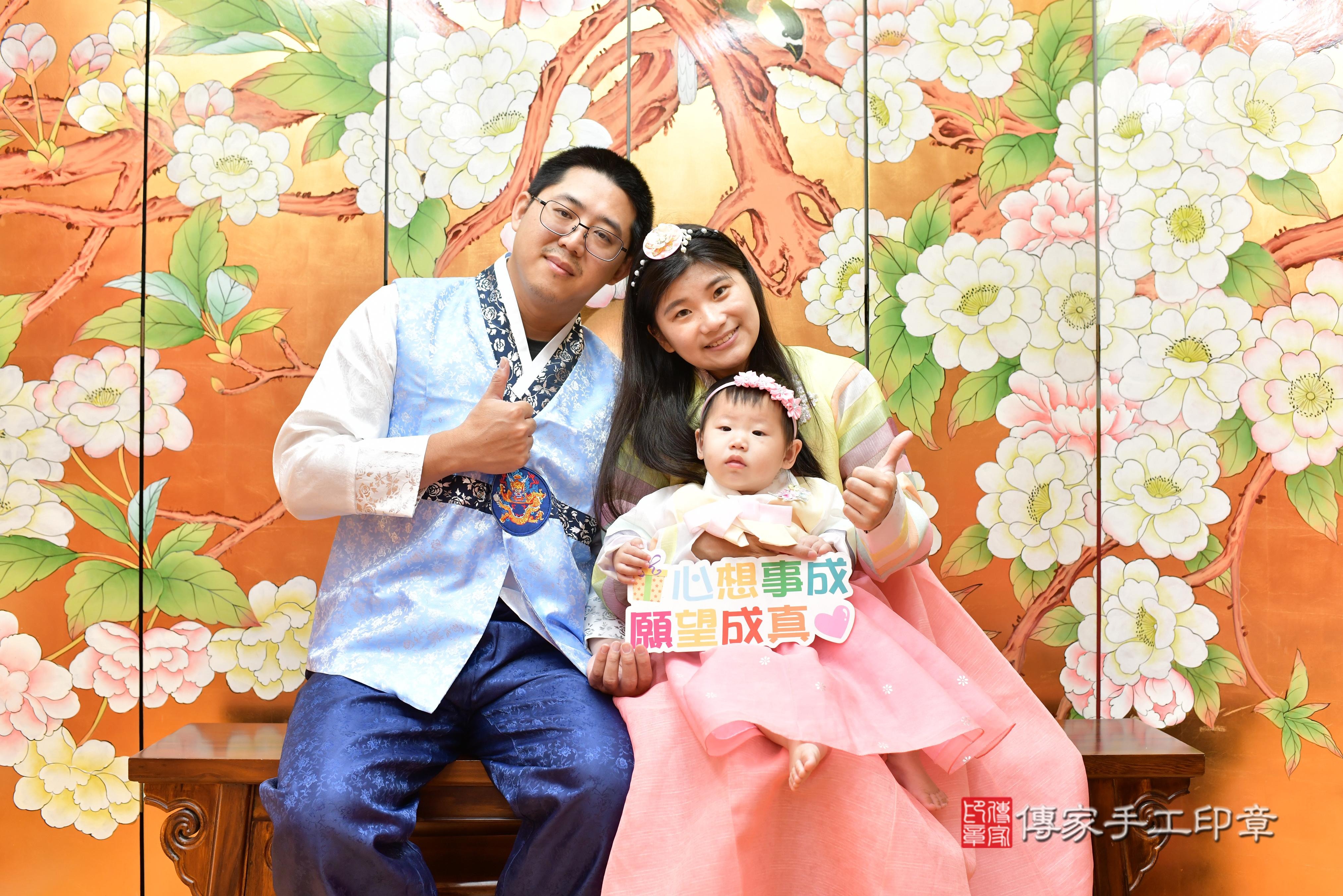 傳家手工印章桃園店、抓周、度脺、美式風會場、傳家嬰兒古禮、吉祥話、抓周道具物品24種、拍照。抓周證書。寶寶抓周、滿周歲、生日快樂、祝福 傳家手工印章桃園店、抓周、度脺、美式風會場、傳家嬰兒古禮、吉祥話、抓周道具物品24種、拍照。抓周證書。寶寶抓周、滿周歲、生日快樂、祝福