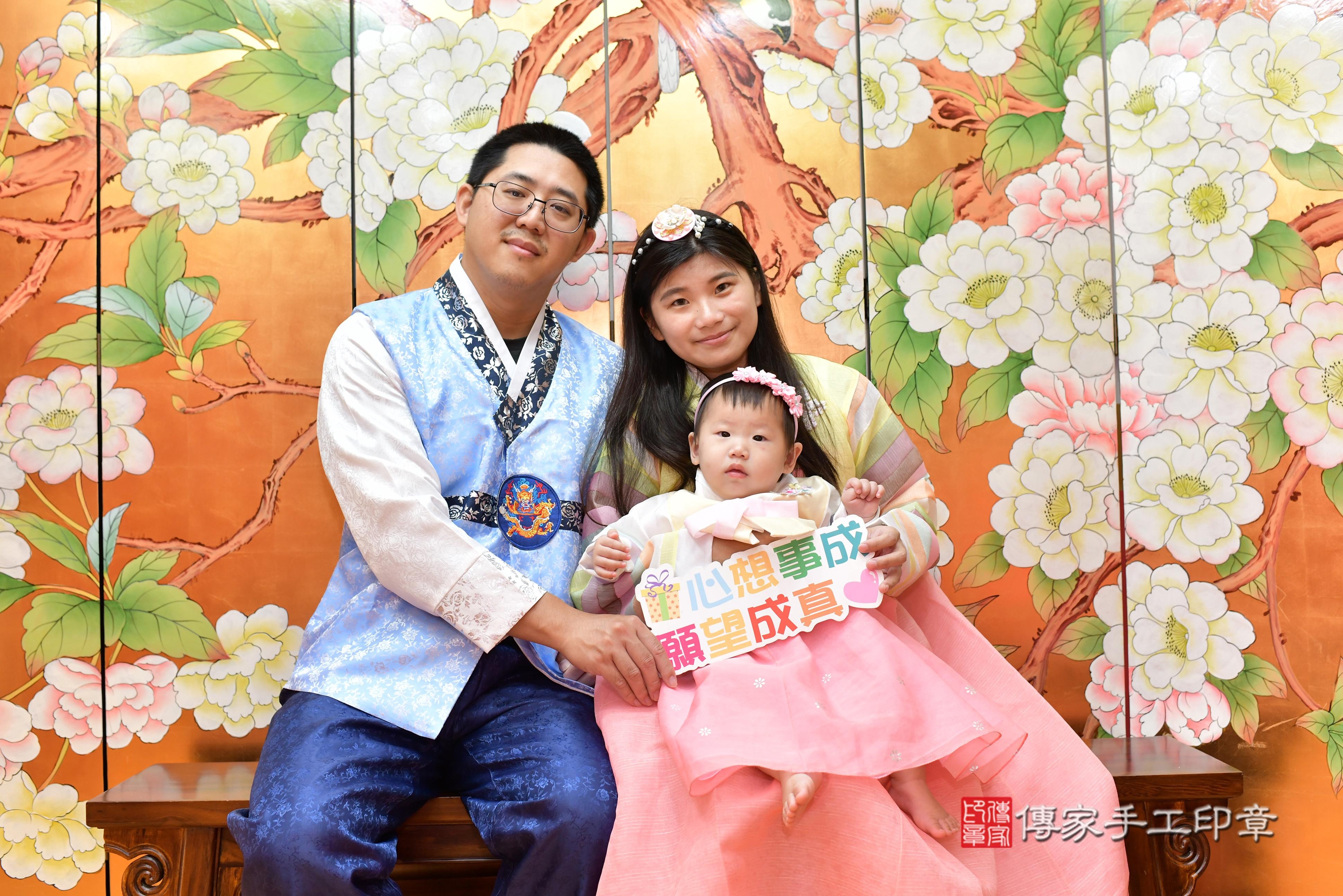 傳家手工印章桃園店、抓周、度脺、美式風會場、傳家嬰兒古禮、吉祥話、抓周道具物品24種、拍照。抓周證書。寶寶抓周、滿周歲、生日快樂、祝福 傳家手工印章桃園店、抓周、度脺、美式風會場、傳家嬰兒古禮、吉祥話、抓周道具物品24種、拍照。抓周證書。寶寶抓周、滿周歲、生日快樂、祝福