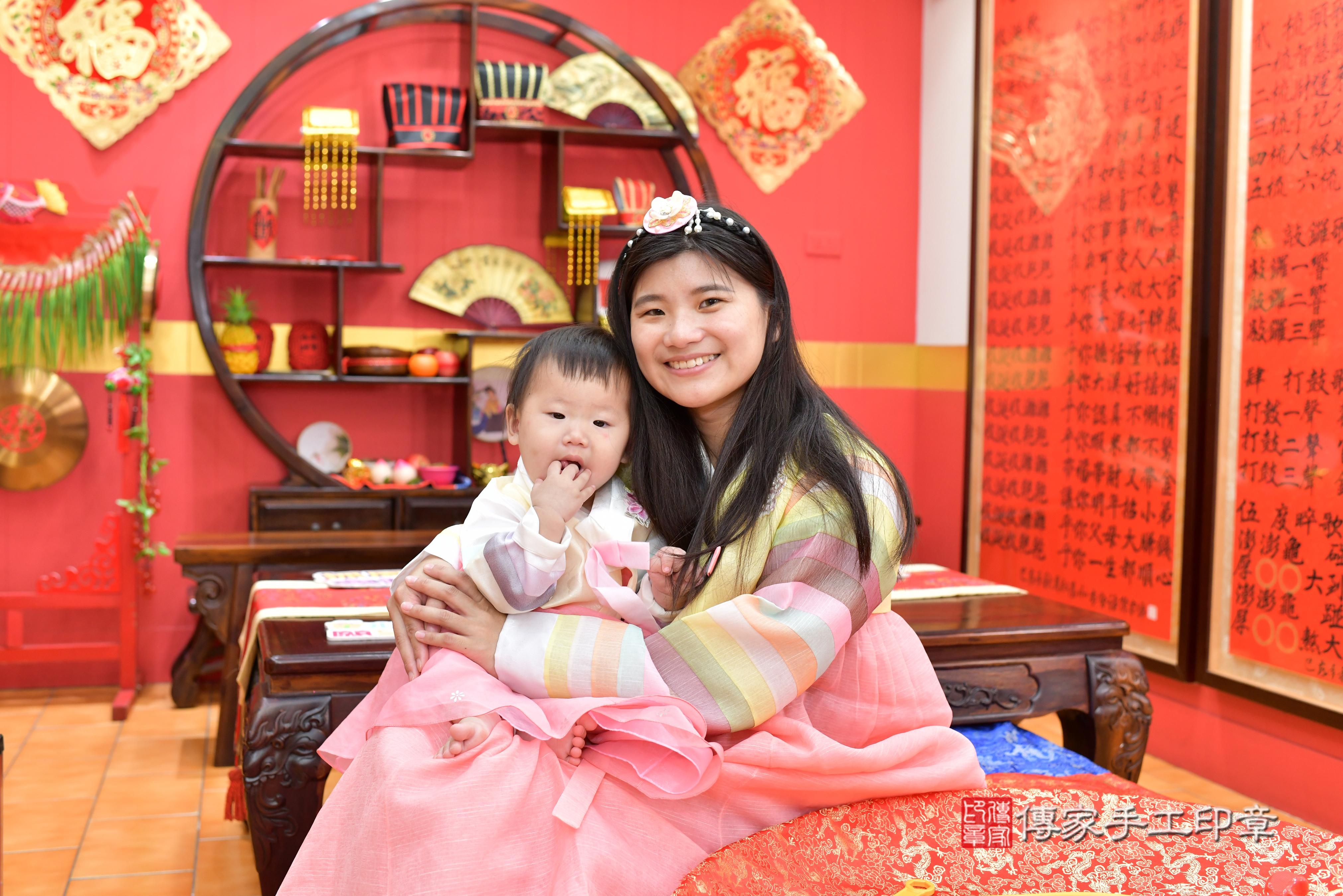 傳家手工印章桃園店、抓周、度脺、美式風會場、傳家嬰兒古禮、吉祥話、抓周道具物品24種、拍照。抓周證書。寶寶抓周、滿周歲、生日快樂、祝福 傳家手工印章桃園店、抓周、度脺、美式風會場、傳家嬰兒古禮、吉祥話、抓周道具物品24種、拍照。抓周證書。寶寶抓周、滿周歲、生日快樂、祝福