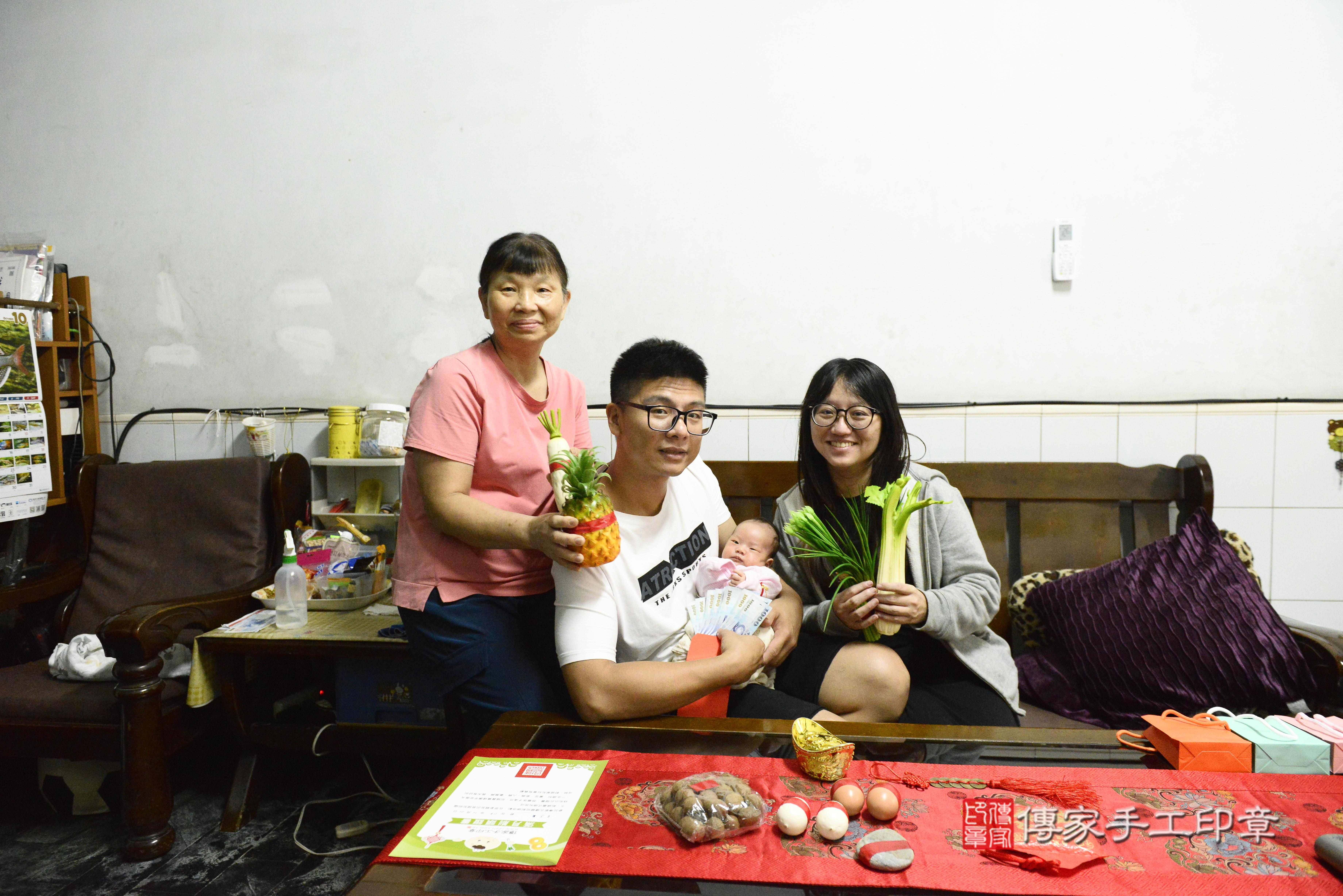 傳家手工印章高雄店、抓周、度脺、中國風會場、傳家嬰兒古禮、吉祥話、抓周道具物品24種、拍照。抓周證書。寶寶抓周、滿周歲、生日快樂、祝福