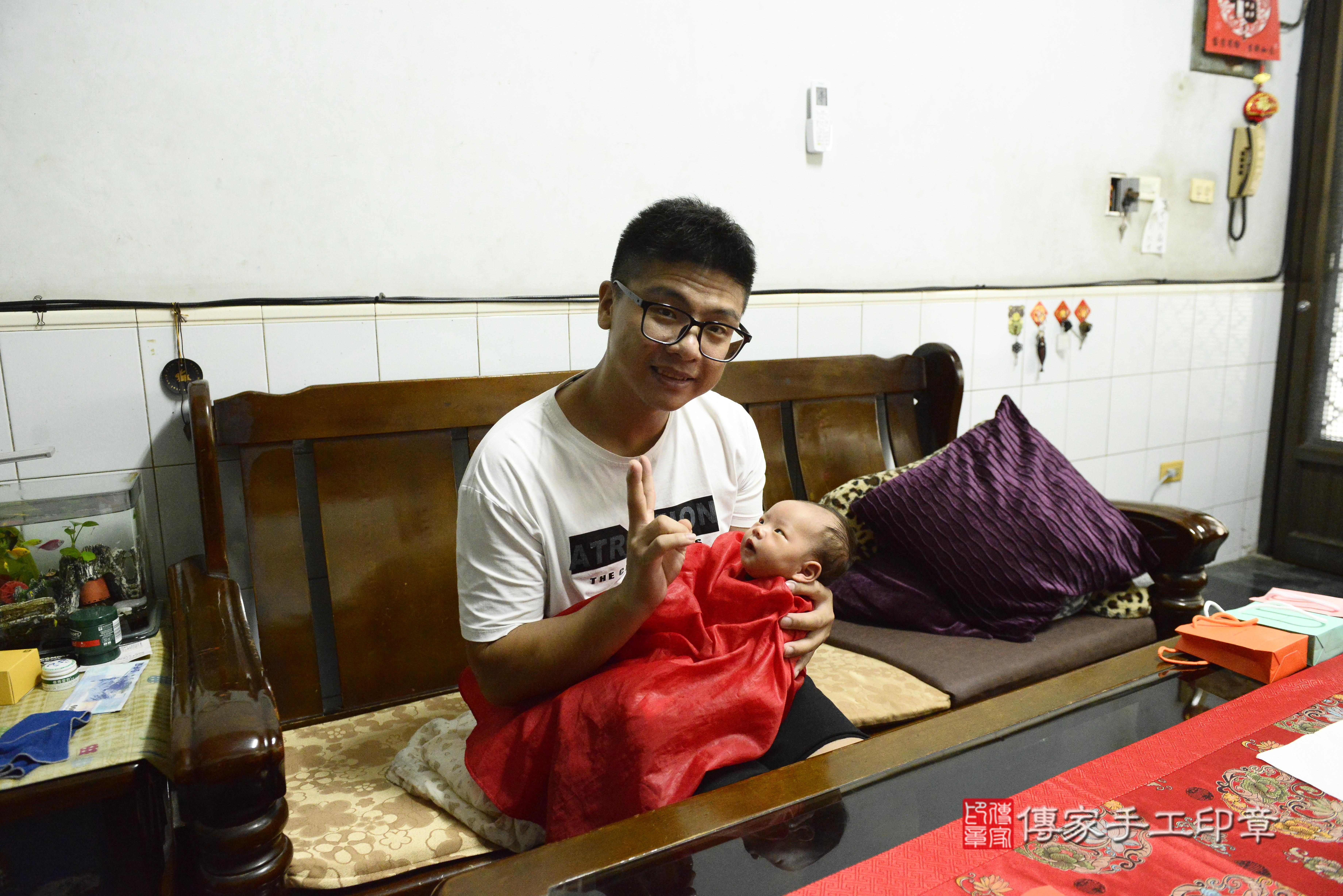 傳家手工印章高雄店、抓周、度脺、中國風會場、傳家嬰兒古禮、吉祥話、抓周道具物品24種、拍照。抓周證書。寶寶抓周、滿周歲、生日快樂、祝福