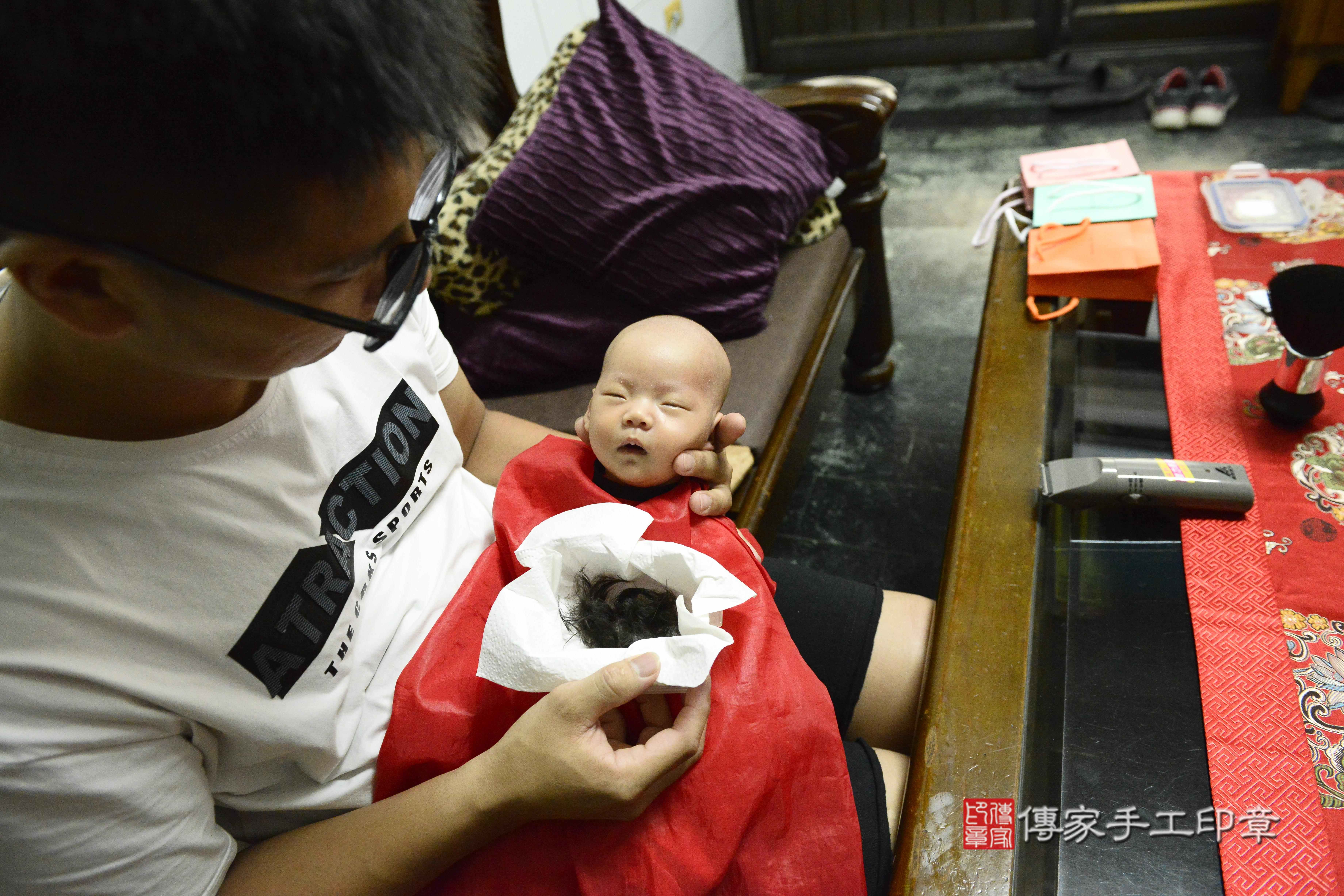 傳家手工印章高雄店、抓周、度脺、中國風會場、傳家嬰兒古禮、吉祥話、抓周道具物品24種、拍照。抓周證書。寶寶抓周、滿周歲、生日快樂、祝福