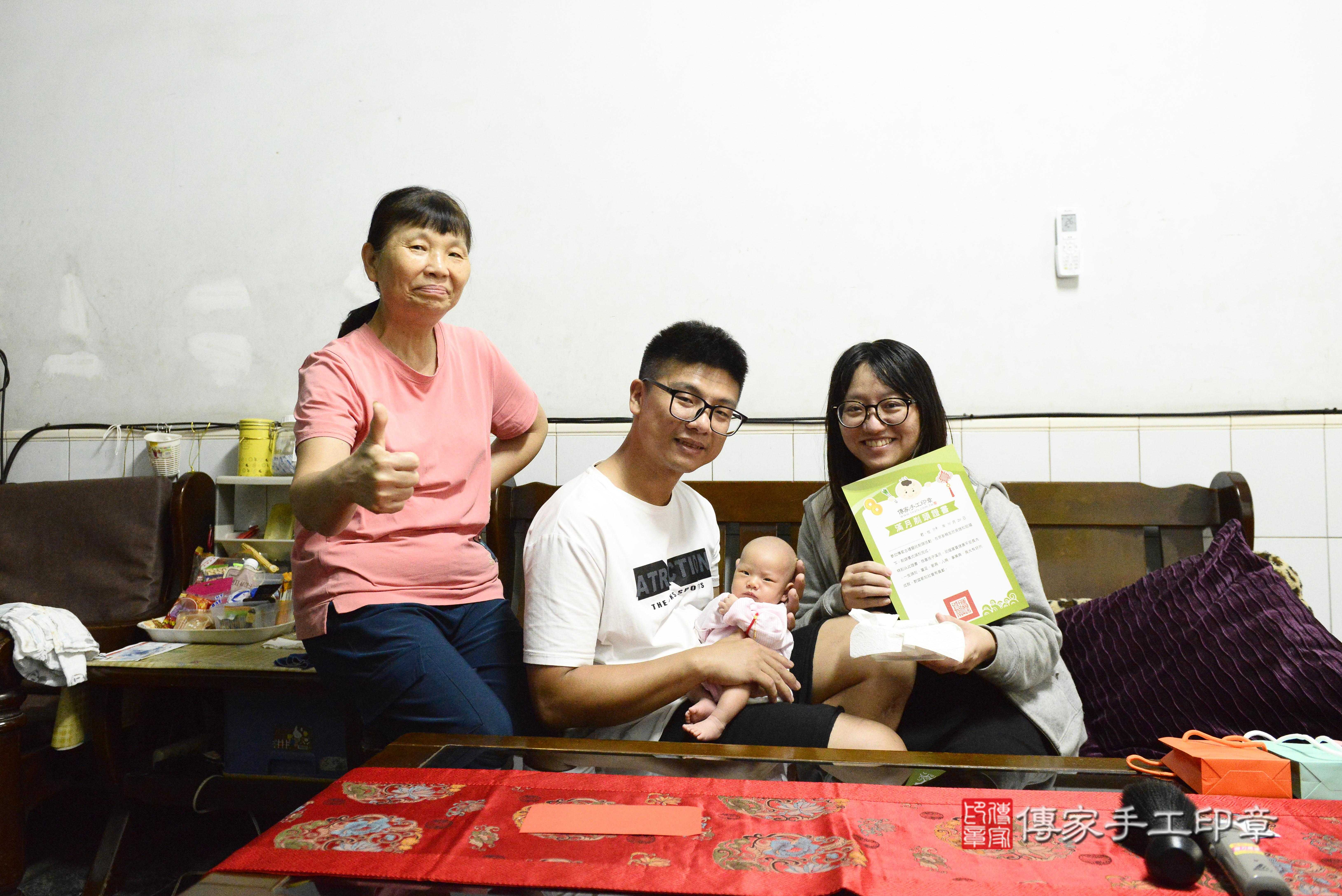 傳家手工印章高雄店、抓周、度脺、中國風會場、傳家嬰兒古禮、吉祥話、抓周道具物品24種、拍照。抓周證書。寶寶抓周、滿周歲、生日快樂、祝福