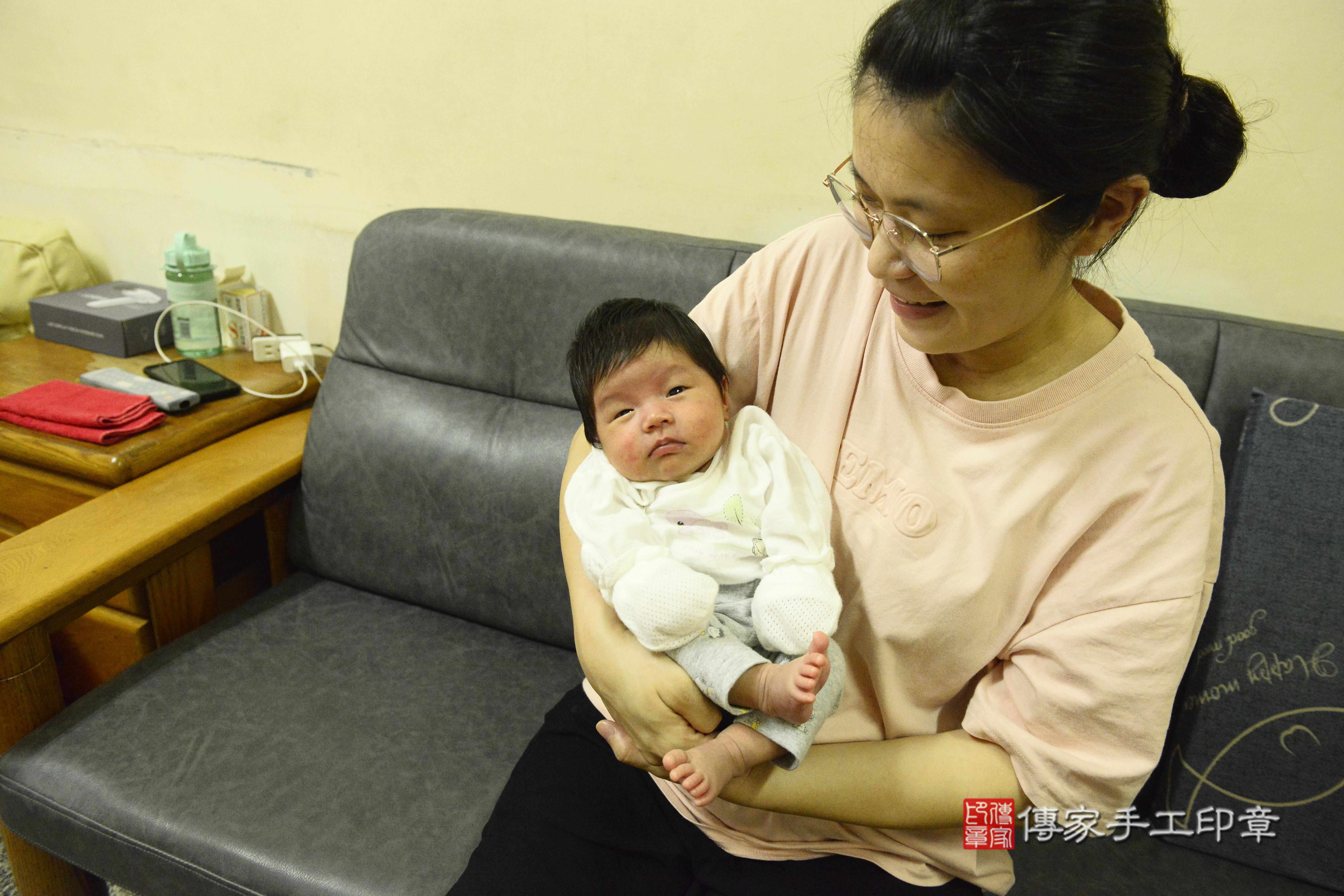 傳家手工印章高雄店、抓周、度脺、中國風會場、傳家嬰兒古禮、吉祥話、抓周道具物品24種、拍照。抓周證書。寶寶抓周、滿周歲、生日快樂、祝福 傳家手工印章高雄店、抓周、度脺、中國風會場、傳家嬰兒古禮、吉祥話、抓周道具物品24種、拍照。抓周證書。寶寶抓周、滿周歲、生日快樂、祝福