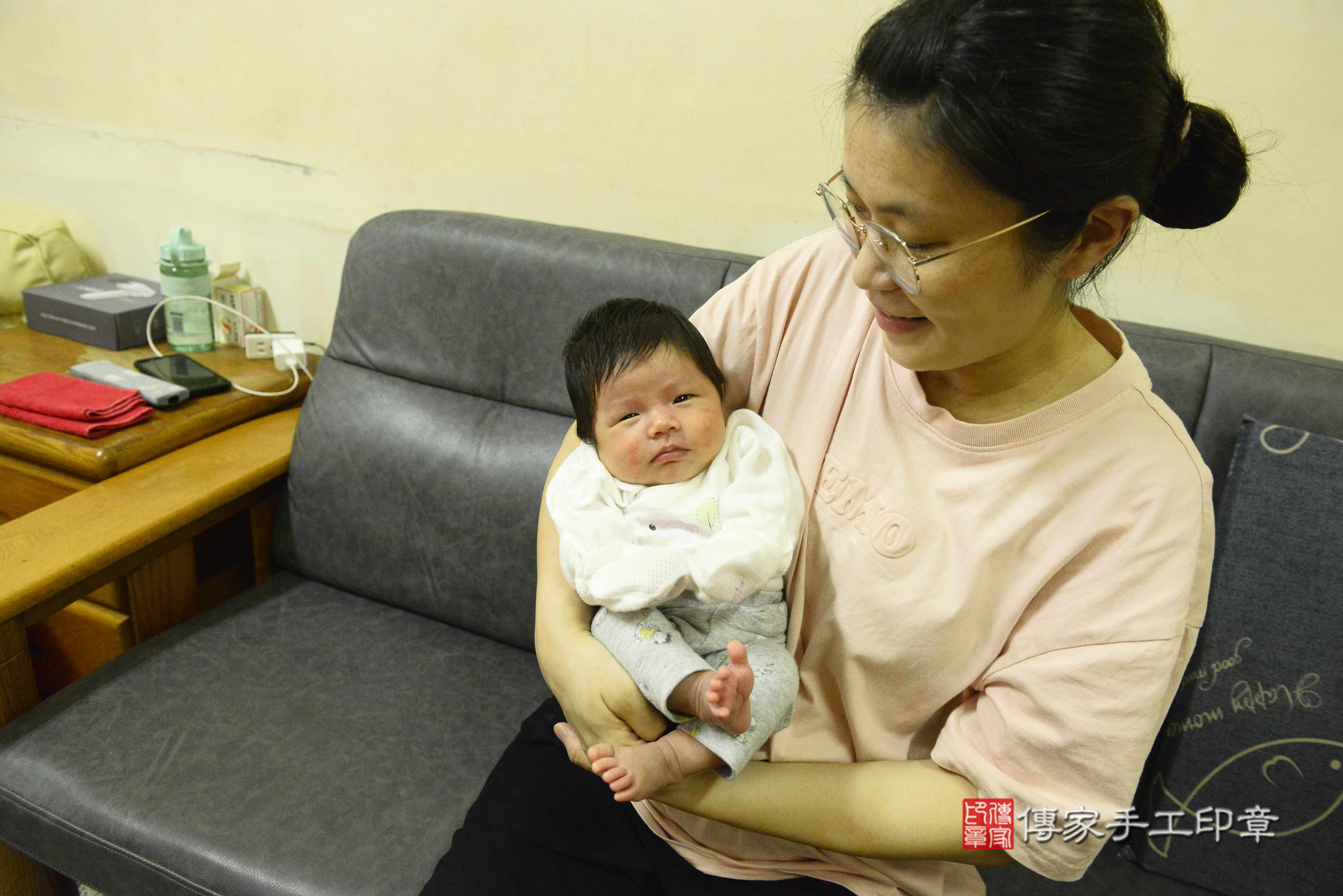傳家手工印章高雄店、抓周、度脺、中國風會場、傳家嬰兒古禮、吉祥話、抓周道具物品24種、拍照。抓周證書。寶寶抓周、滿周歲、生日快樂、祝福 傳家手工印章高雄店、抓周、度脺、中國風會場、傳家嬰兒古禮、吉祥話、抓周道具物品24種、拍照。抓周證書。寶寶抓周、滿周歲、生日快樂、祝福