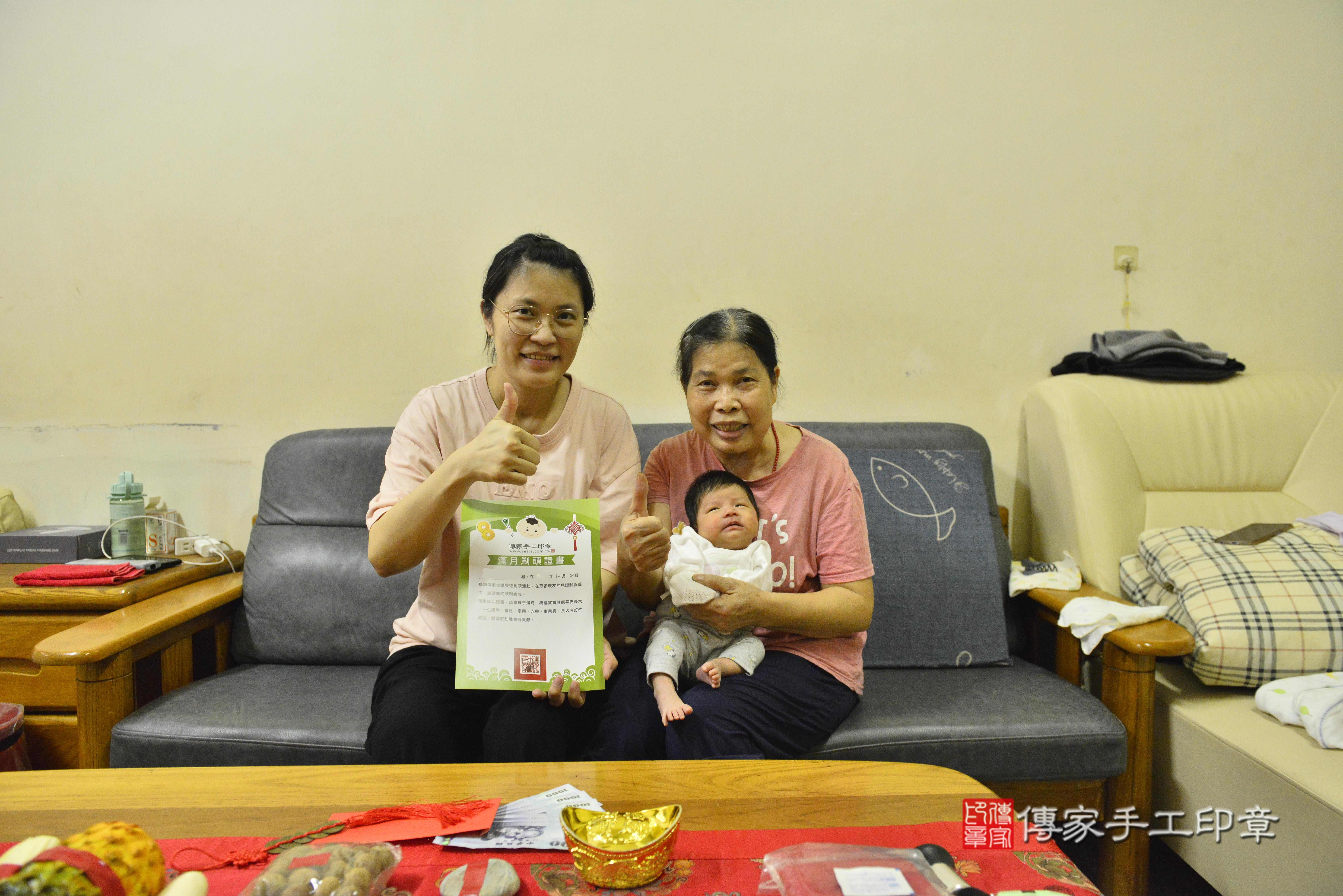 傳家手工印章高雄店、抓周、度脺、中國風會場、傳家嬰兒古禮、吉祥話、抓周道具物品24種、拍照。抓周證書。寶寶抓周、滿周歲、生日快樂、祝福 傳家手工印章高雄店、抓周、度脺、中國風會場、傳家嬰兒古禮、吉祥話、抓周道具物品24種、拍照。抓周證書。寶寶抓周、滿周歲、生日快樂、祝福