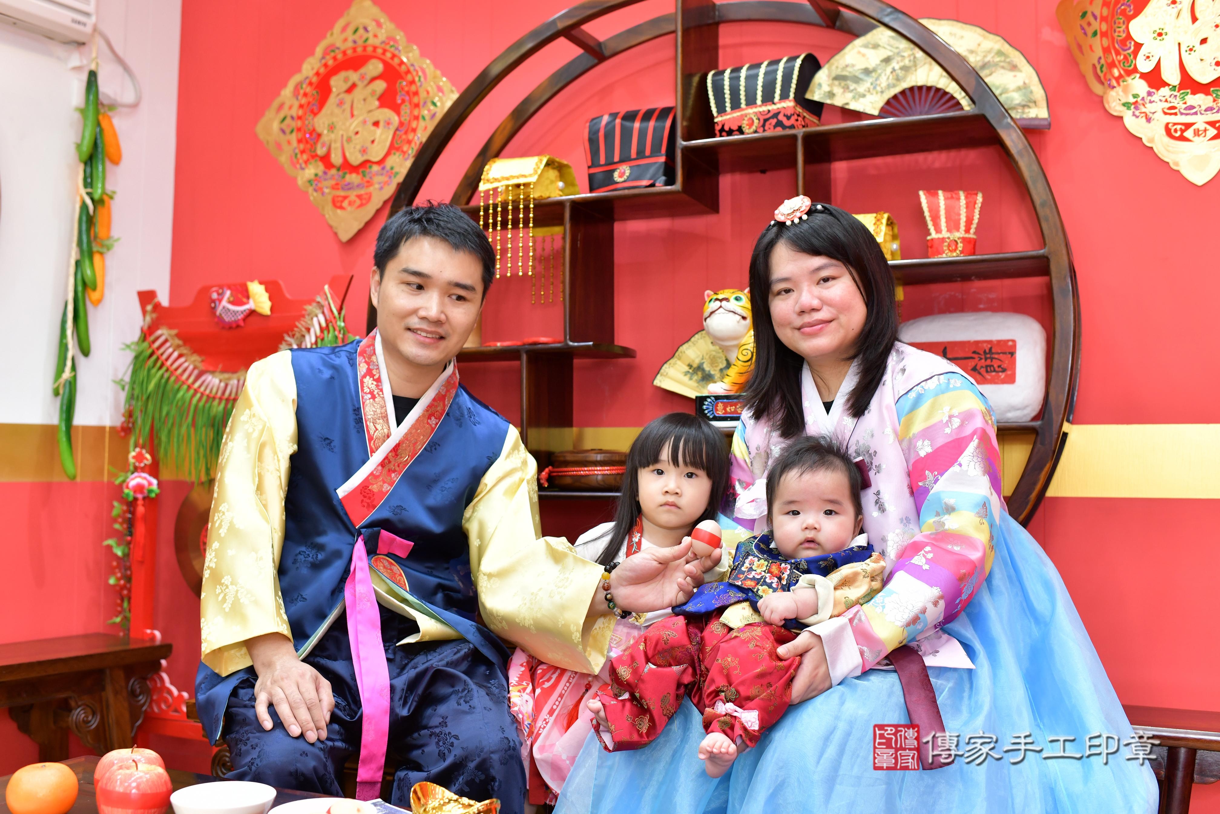 傳家手工印章桃園店、抓周、度脺、美式風會場、傳家嬰兒古禮、吉祥話、抓周道具物品24種、拍照。抓周證書。寶寶抓周、滿周歲、生日快樂、祝福 傳家手工印章桃園店、抓周、度脺、美式風會場、傳家嬰兒古禮、吉祥話、抓周道具物品24種、拍照。抓周證書。寶寶抓周、滿周歲、生日快樂、祝福