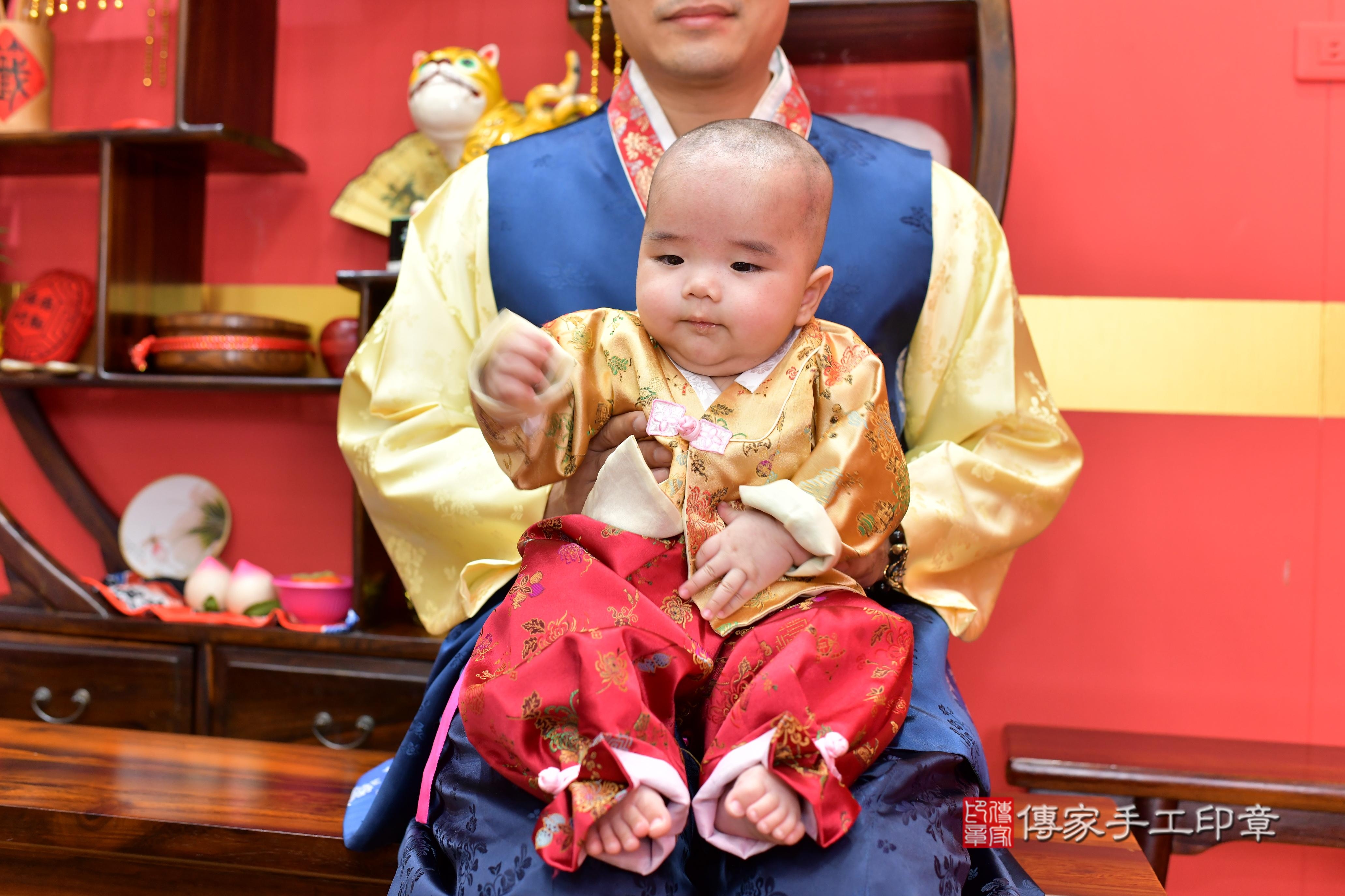 傳家手工印章桃園店、抓周、度脺、美式風會場、傳家嬰兒古禮、吉祥話、抓周道具物品24種、拍照。抓周證書。寶寶抓周、滿周歲、生日快樂、祝福 傳家手工印章桃園店、抓周、度脺、美式風會場、傳家嬰兒古禮、吉祥話、抓周道具物品24種、拍照。抓周證書。寶寶抓周、滿周歲、生日快樂、祝福