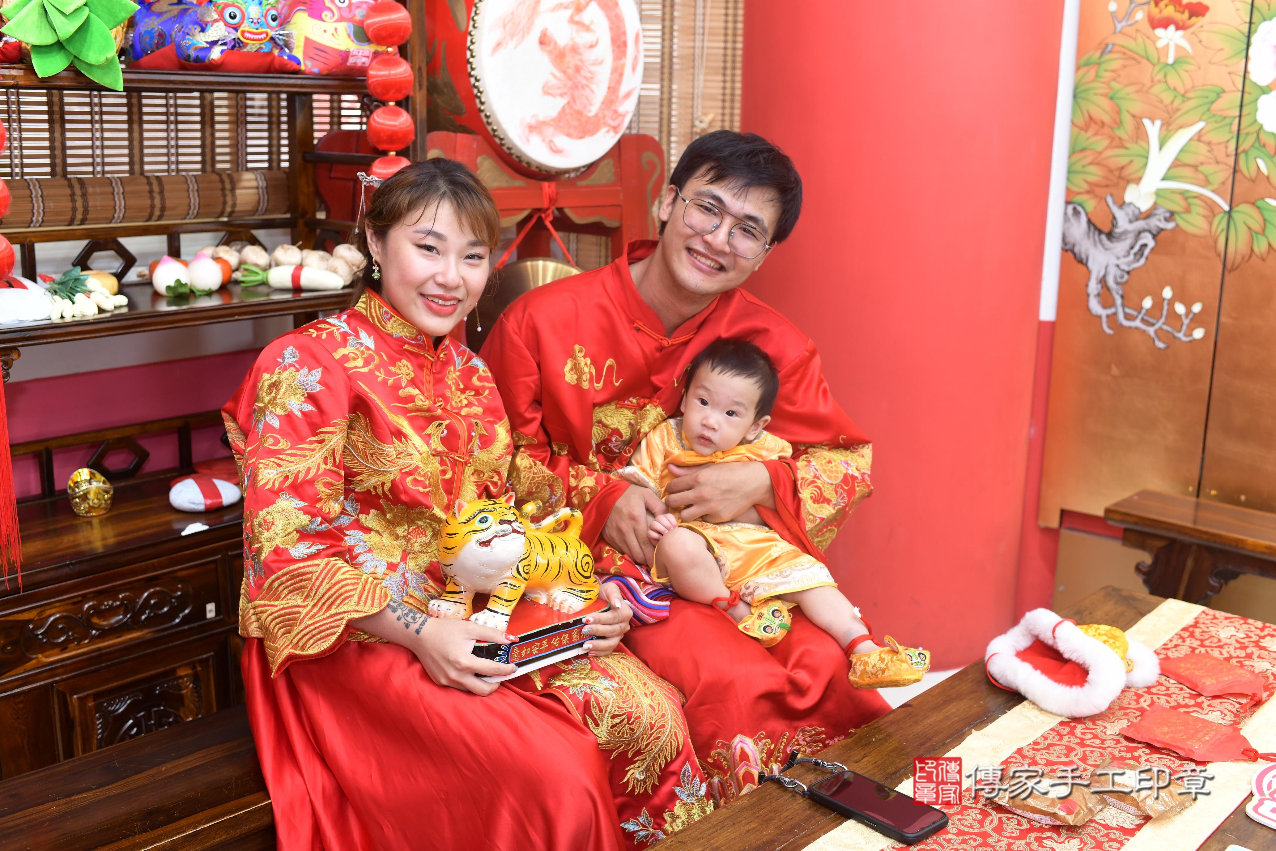 傳家手工印章高雄店、抓周、度脺、中國風會場、傳家嬰兒古禮、吉祥話、抓周道具物品24種、拍照。抓周證書。寶寶抓周、滿周歲、生日快樂、祝福 傳家手工印章高雄店、抓周、度脺、中國風會場、傳家嬰兒古禮、吉祥話、抓周道具物品24種、拍照。抓周證書。寶寶抓周、滿周歲、生日快樂、祝福