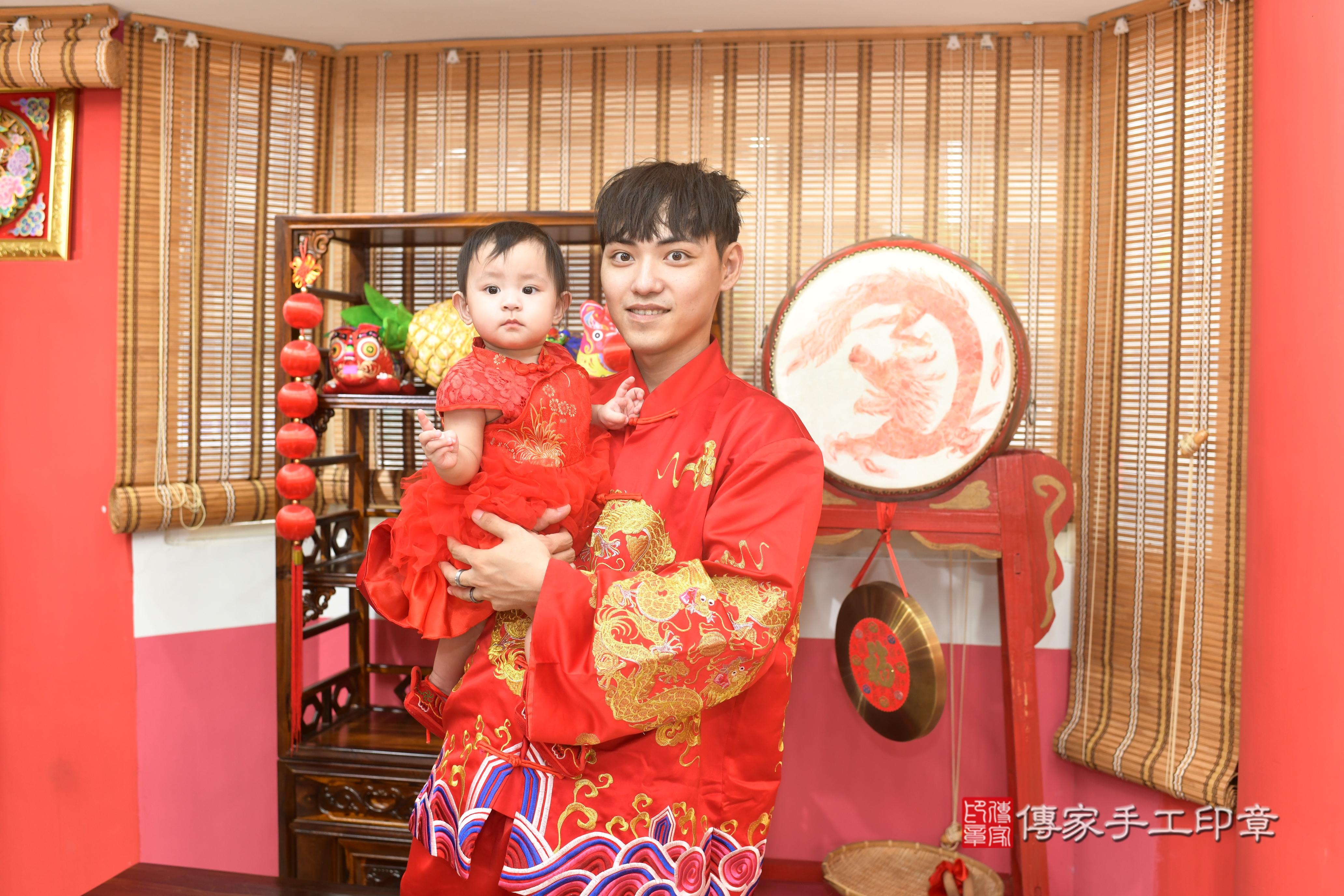 傳家手工印章高雄店、抓周、度脺、中國風會場、傳家嬰兒古禮、吉祥話、抓周道具物品24種、拍照。抓周證書。寶寶抓周、滿周歲、生日快樂、祝福 傳家手工印章高雄店、抓周、度脺、中國風會場、傳家嬰兒古禮、吉祥話、抓周道具物品24種、拍照。抓周證書。寶寶抓周、滿周歲、生日快樂、祝福