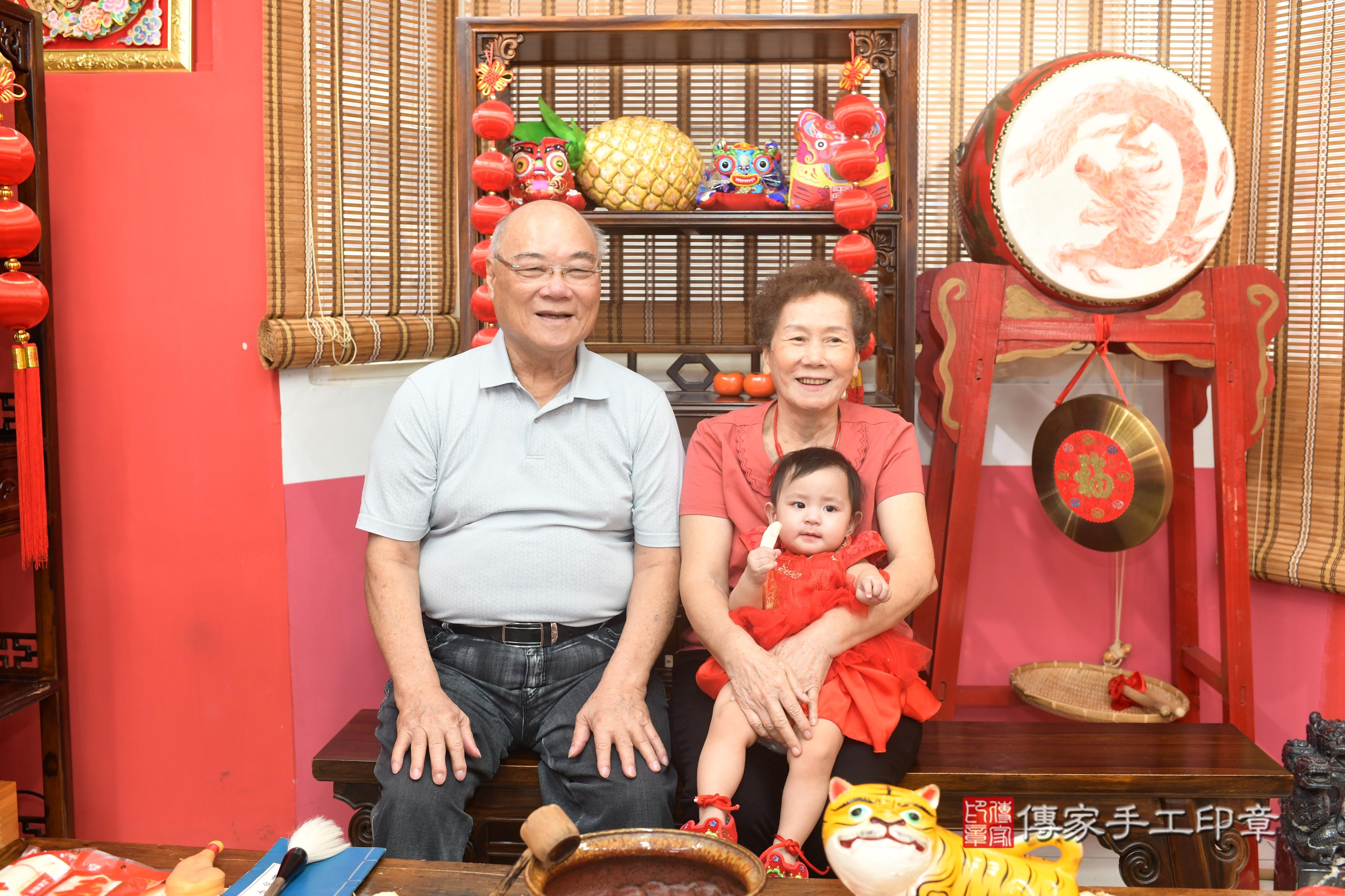 傳家手工印章高雄店、抓周、度脺、中國風會場、傳家嬰兒古禮、吉祥話、抓周道具物品24種、拍照。抓周證書。寶寶抓周、滿周歲、生日快樂、祝福 傳家手工印章高雄店、抓周、度脺、中國風會場、傳家嬰兒古禮、吉祥話、抓周道具物品24種、拍照。抓周證書。寶寶抓周、滿周歲、生日快樂、祝福